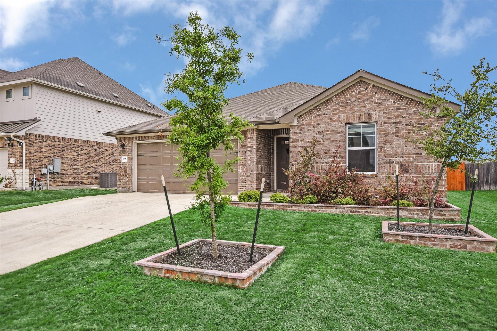 105 Saviano Rd, Hutto, TX 78634