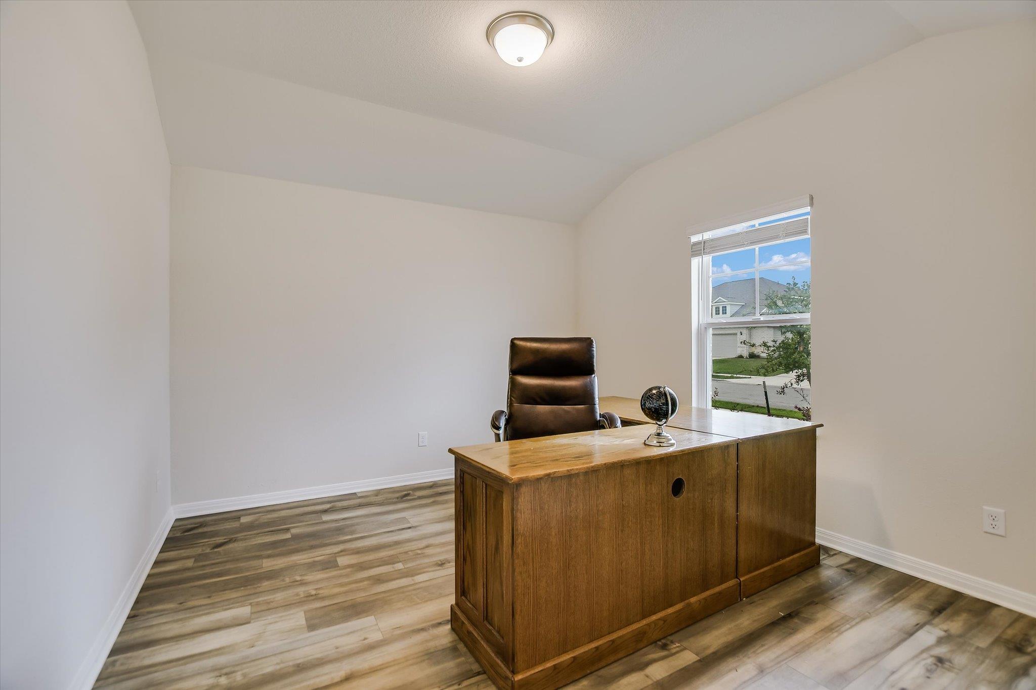 105 Saviano Rd, Hutto, TX 78634