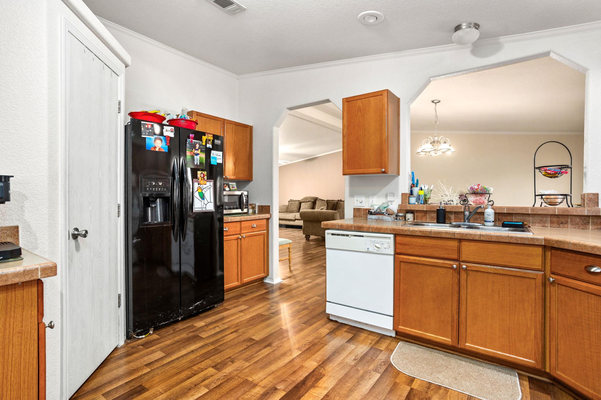 375 Coastal Ln, Luling, TX 78648