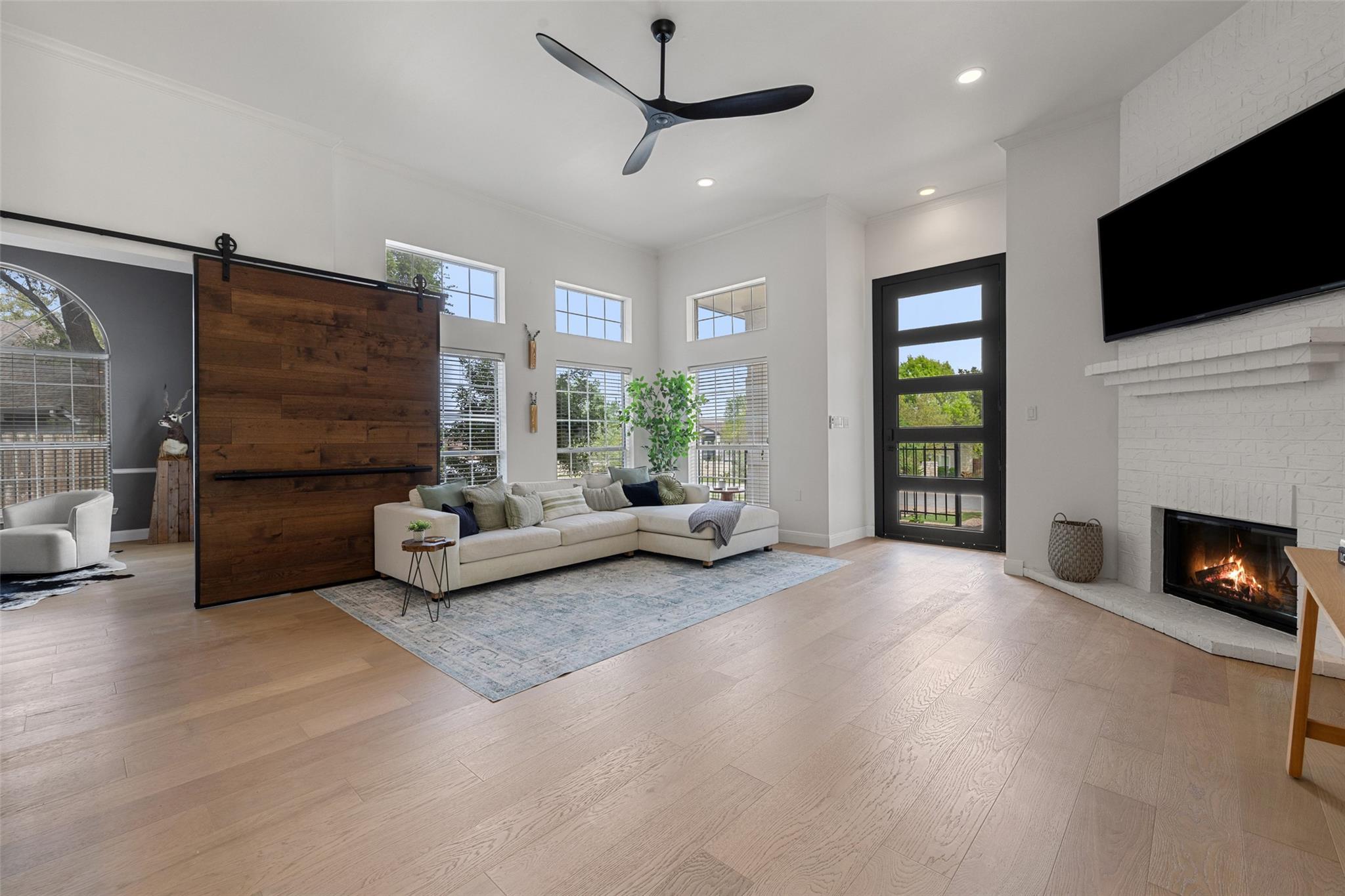 611 Ladin Ln, Lakeway, TX 78734