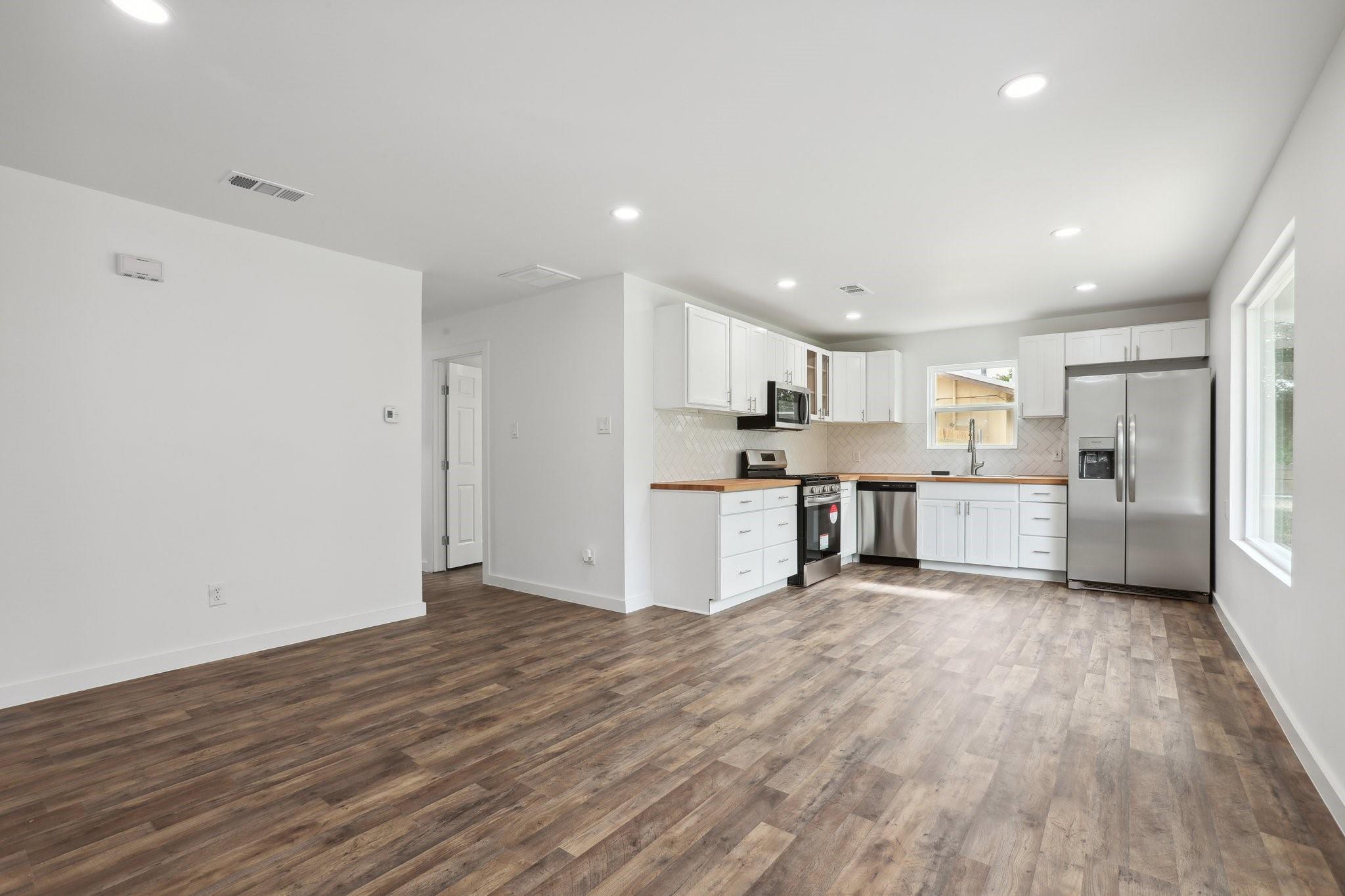 707 Mockingbird Ln, Taylor, TX 76574