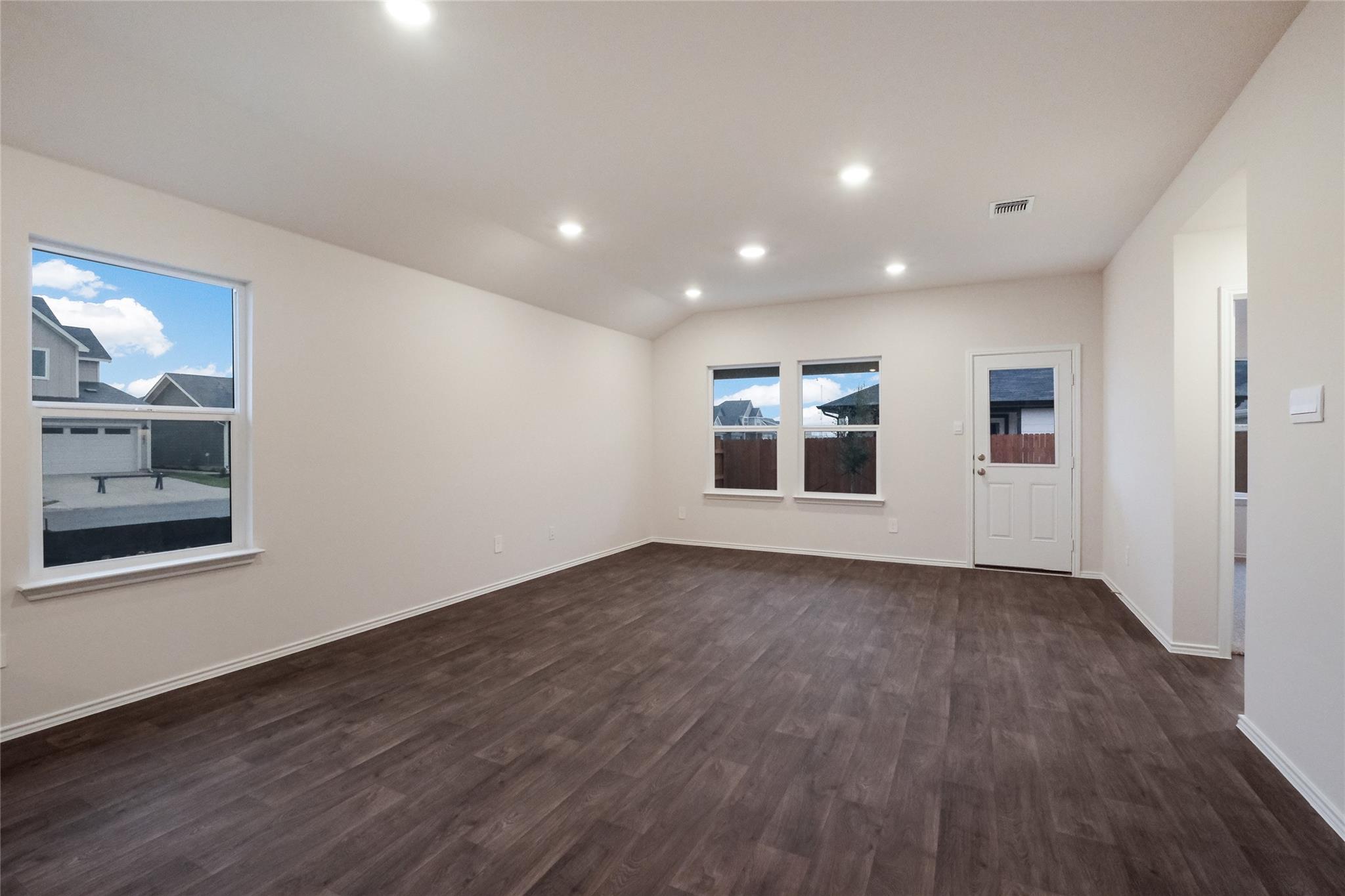 416 Sandringham Loop, Uhland, TX 78640