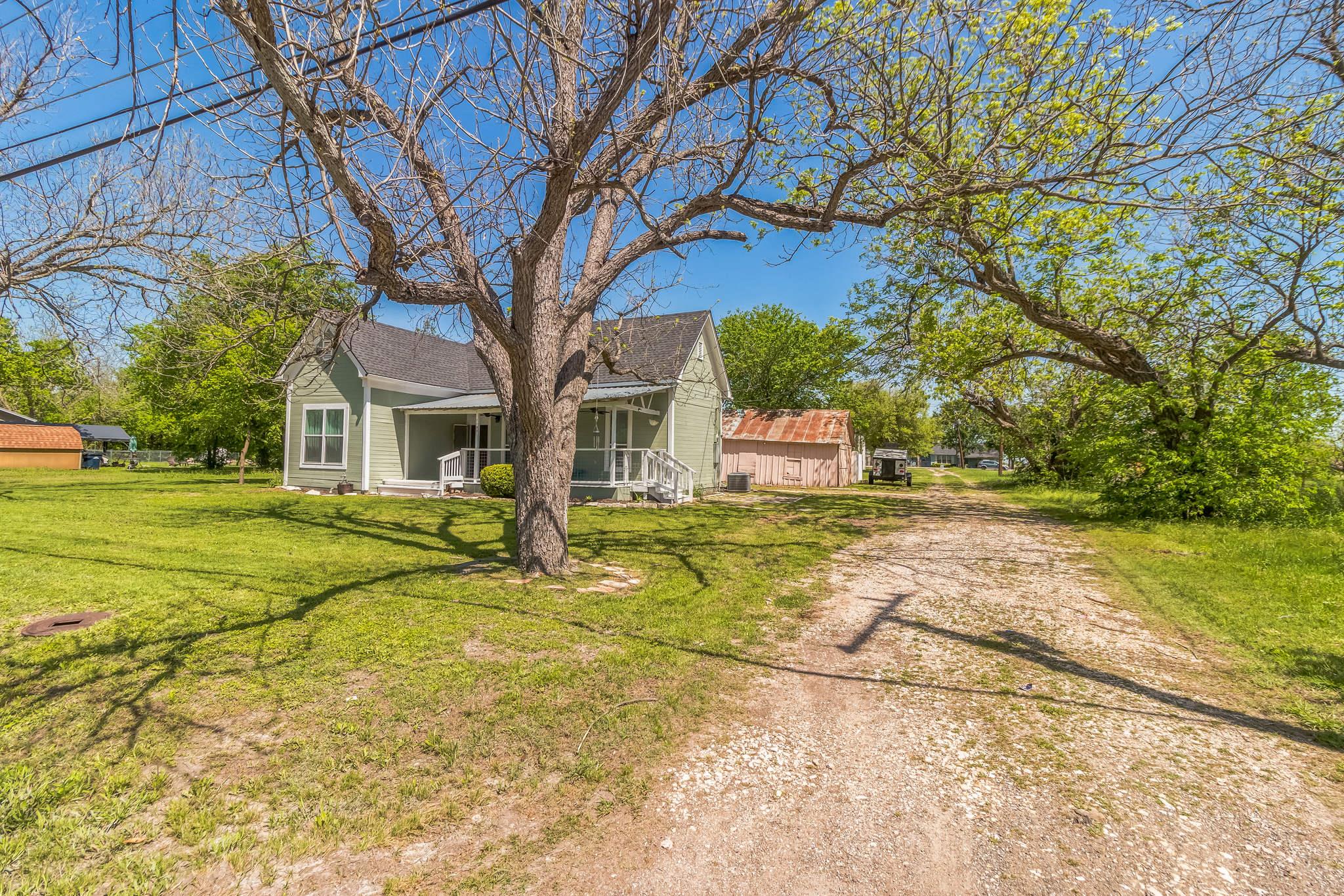 1132 W Clark St, Bartlett, TX 76511