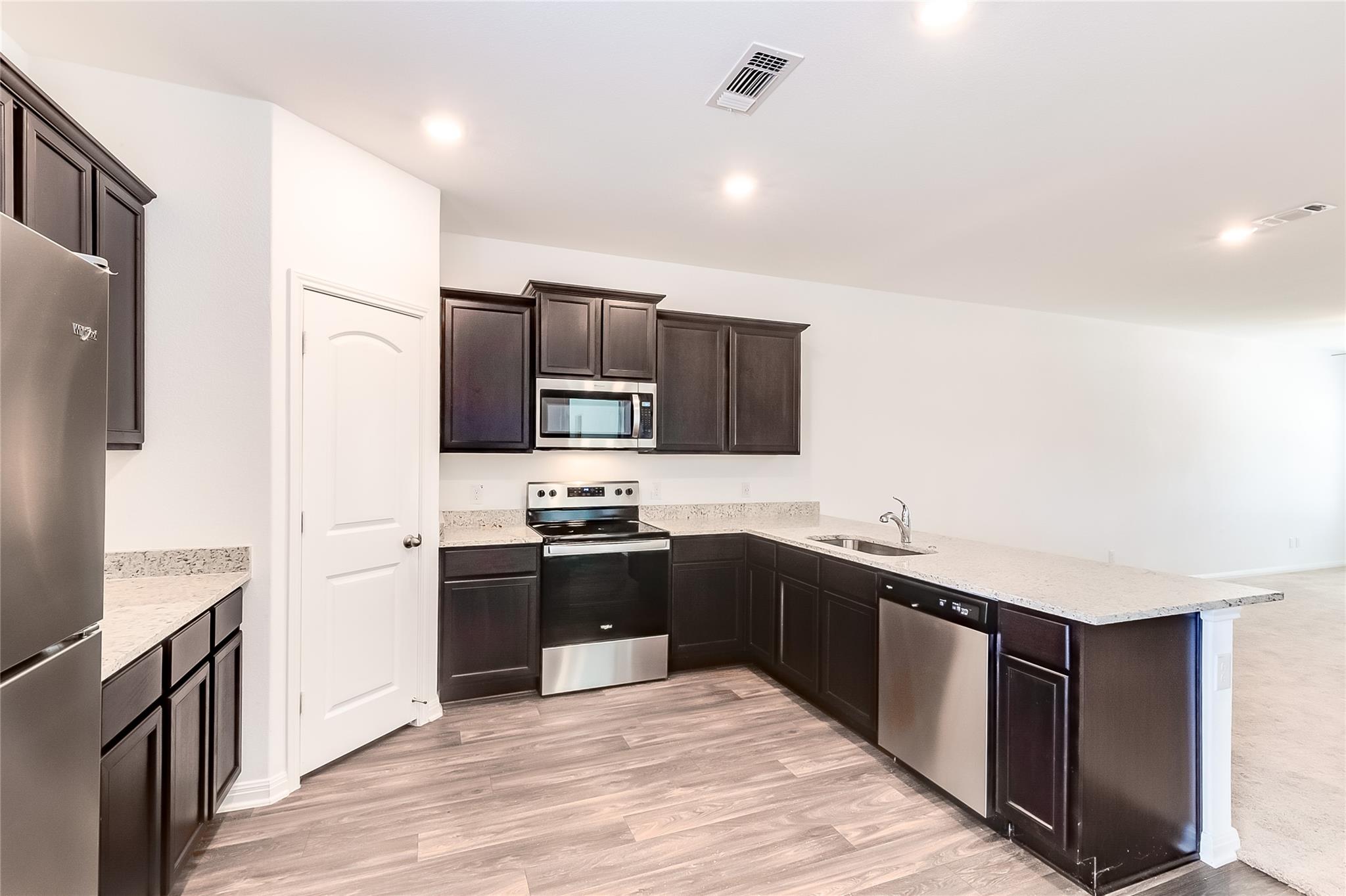 240 Wincanton Ln, Jarrell, TX 76537
