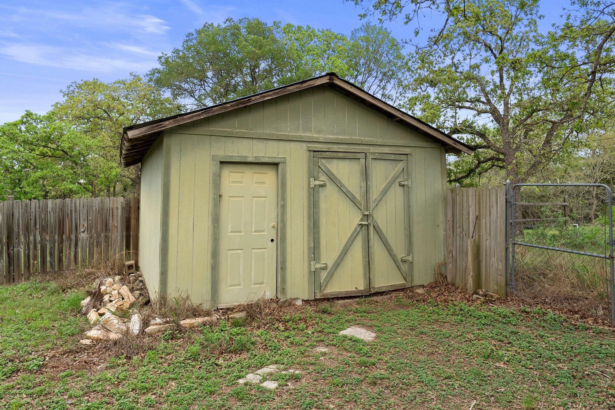 147 Live Oak Dr, Cedar Creek, TX 78612
