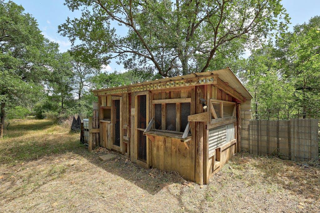 500 Comanche Way, Dale, TX 78616