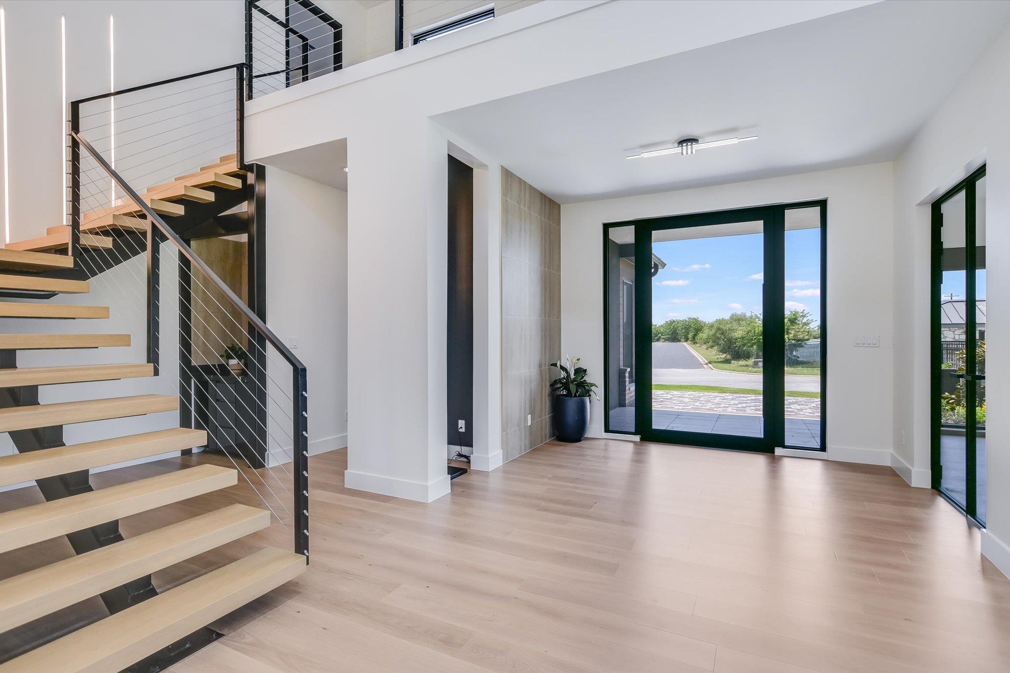 1806 Lauren Dr, Spicewood, TX 78669