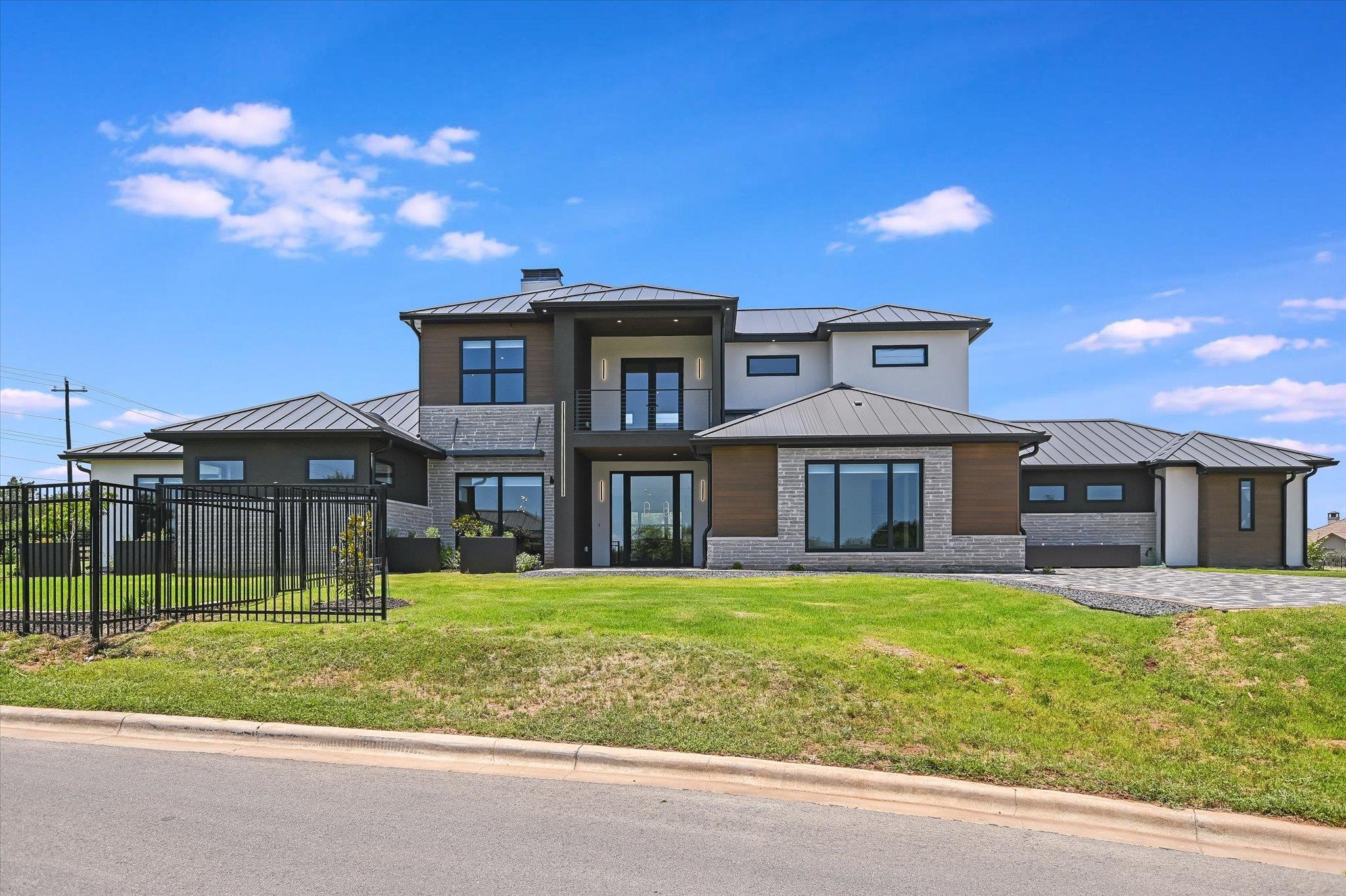1806 Lauren Dr, Spicewood, TX 78669