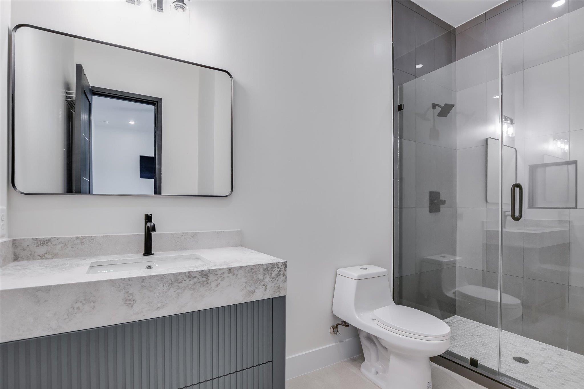 1806 Lauren Dr, Spicewood, TX 78669