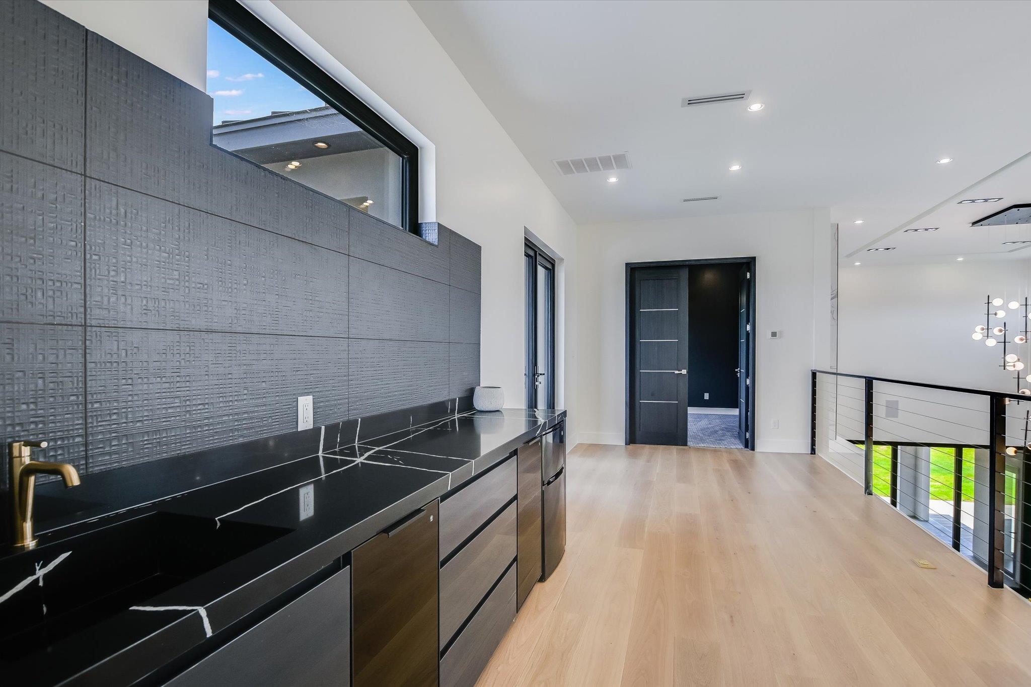 1806 Lauren Dr, Spicewood, TX 78669