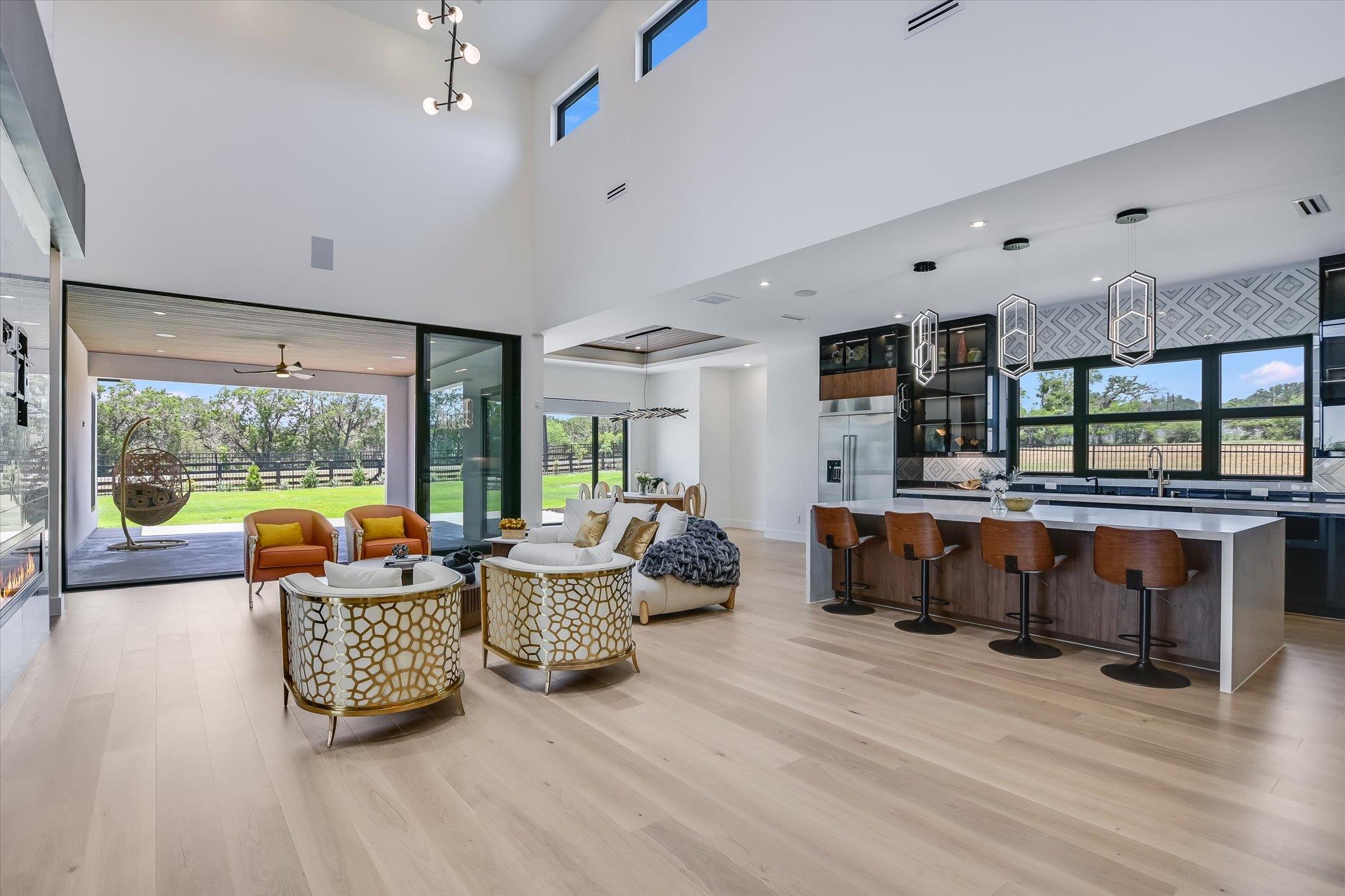 1806 Lauren Dr, Spicewood, TX 78669