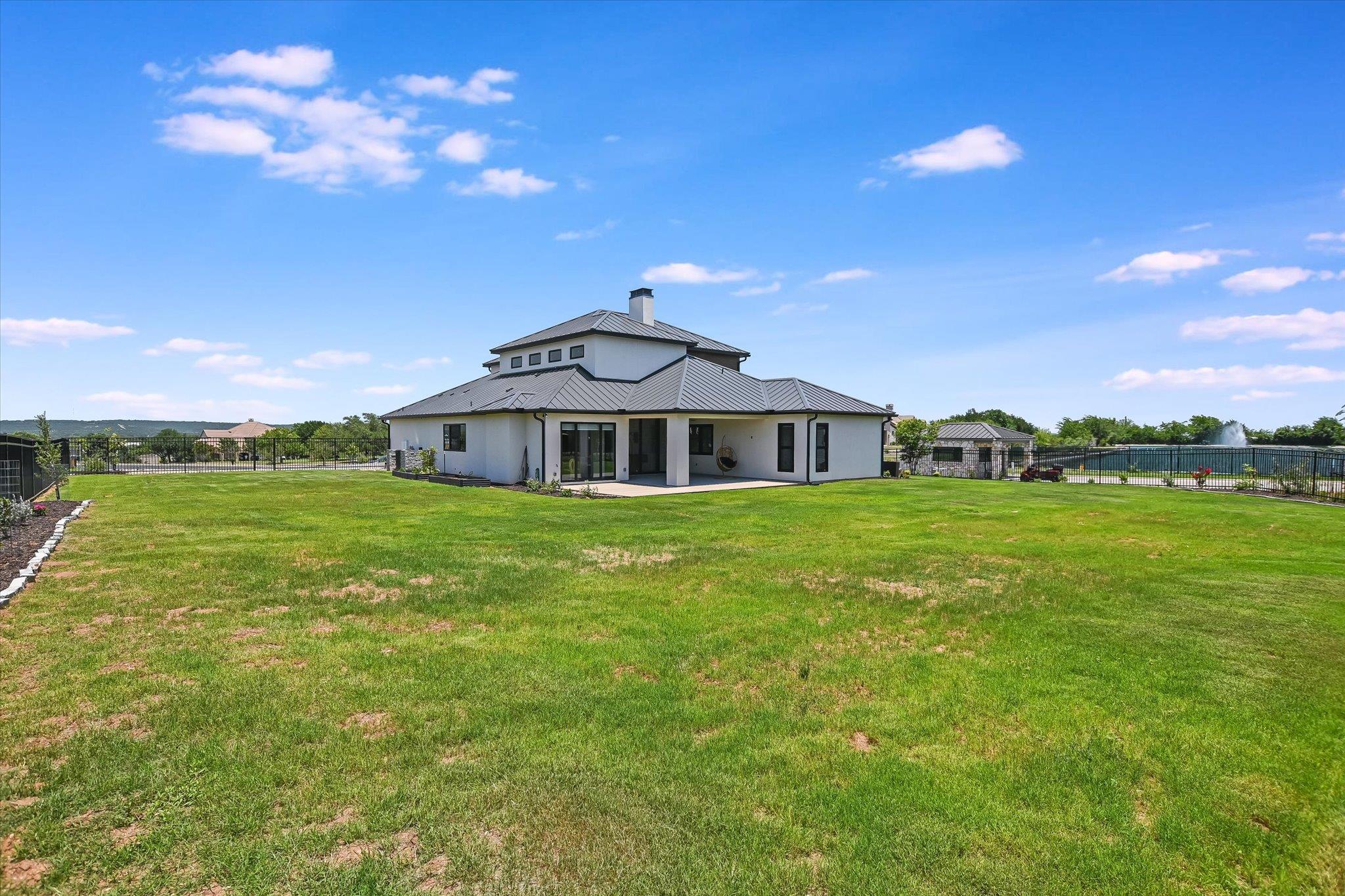 1806 Lauren Dr, Spicewood, TX 78669