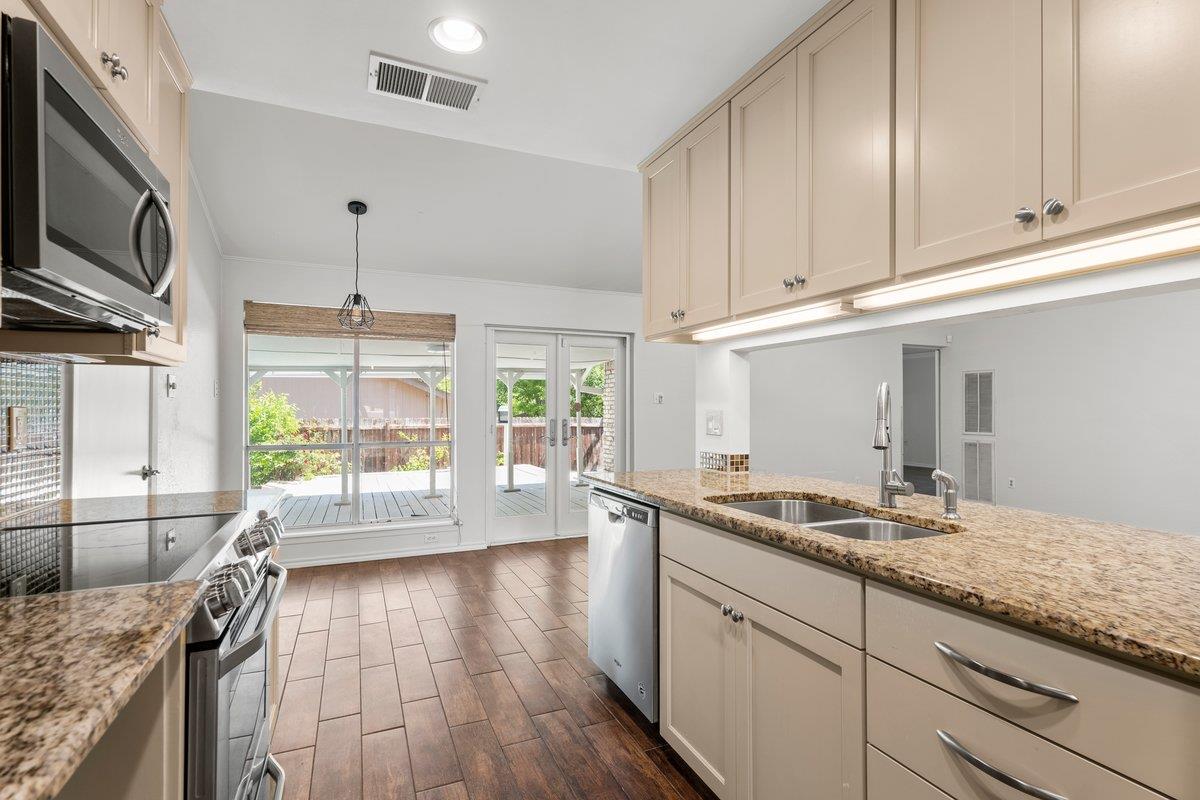 11525 Spring Hill Dr, Austin, TX 78753