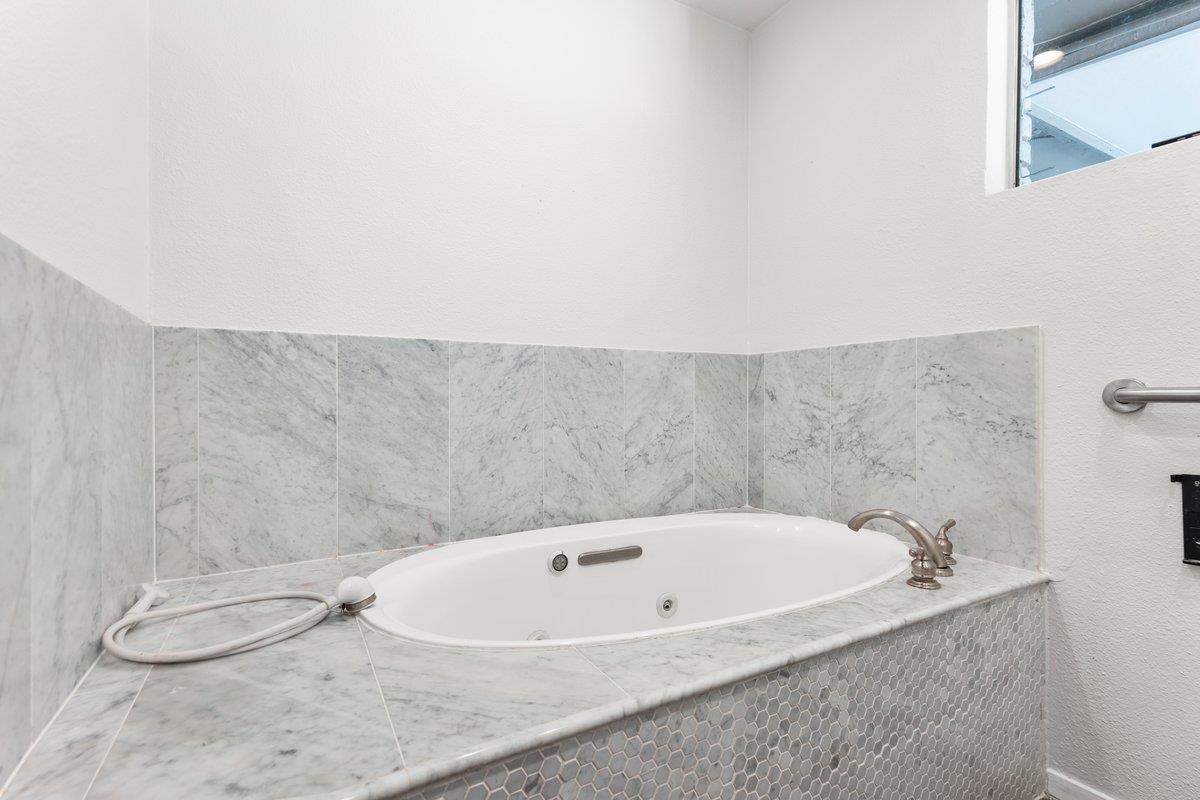 11525 Spring Hill Dr, Austin, TX 78753