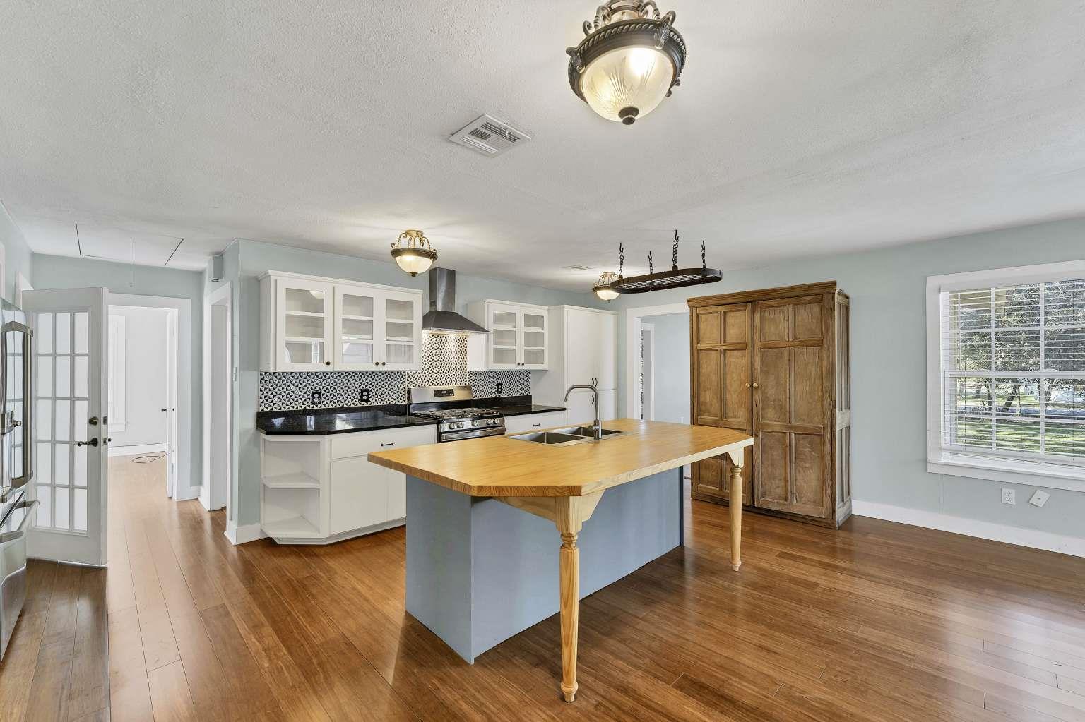 1012 7th St, Blanco, TX 78606