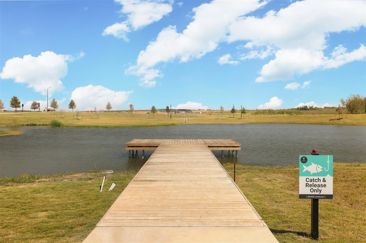 127 Summer Dr, Elgin, TX 78621