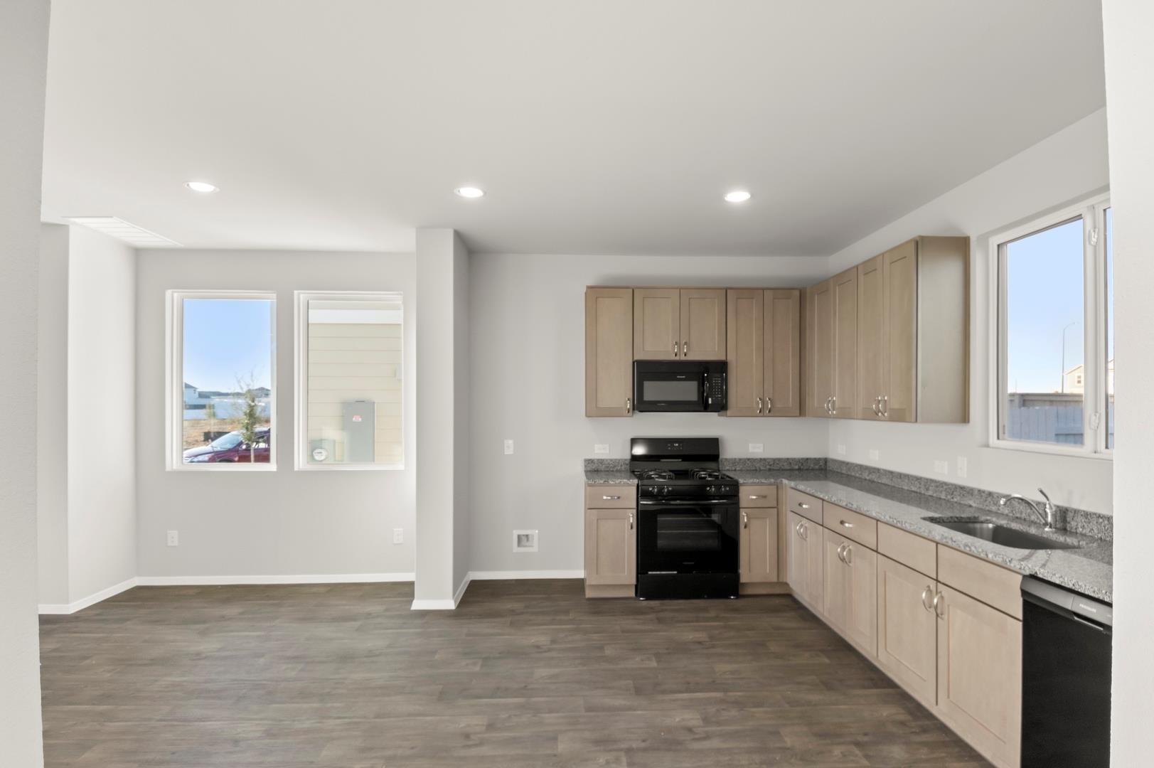 127 Summer Dr, Elgin, TX 78621