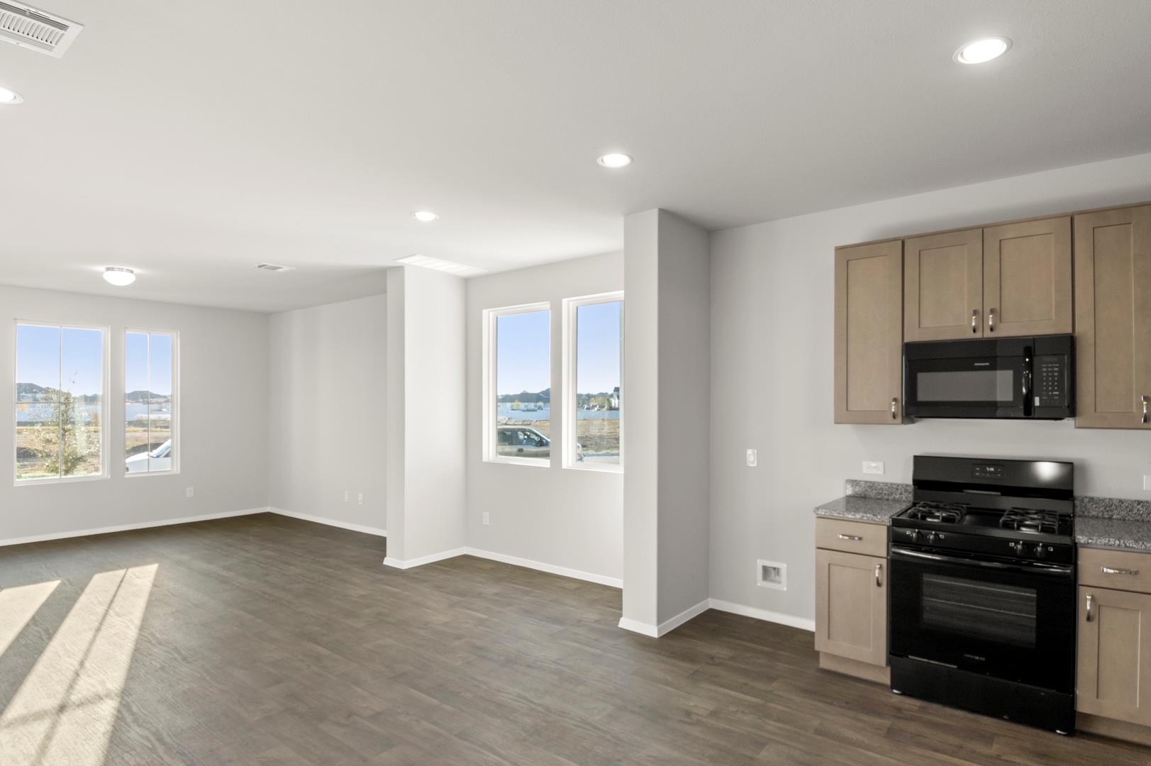 127 Summer Dr, Elgin, TX 78621