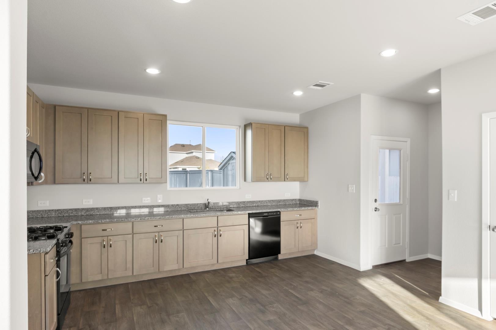 127 Summer Dr, Elgin, TX 78621