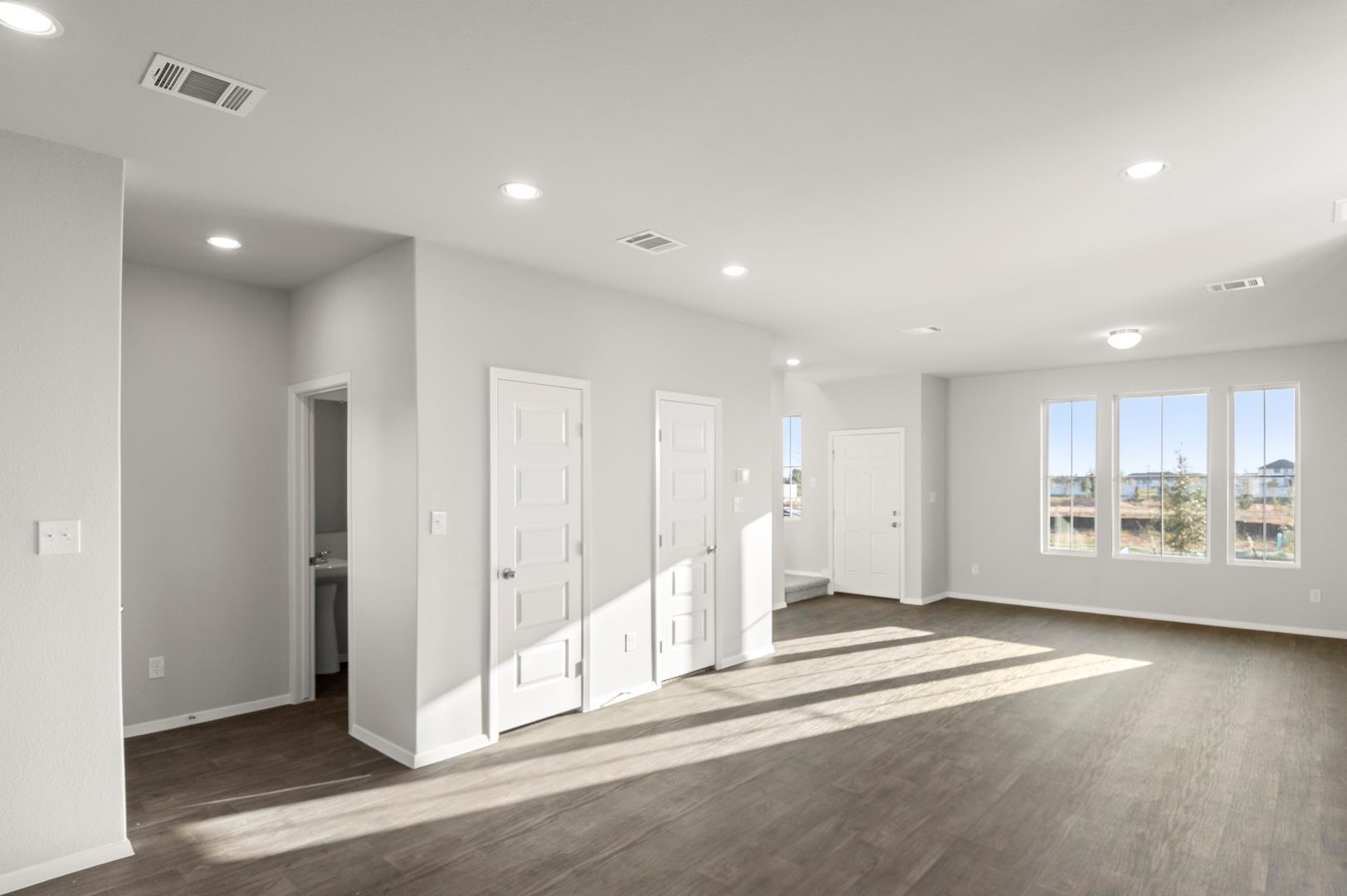 127 Summer Dr, Elgin, TX 78621