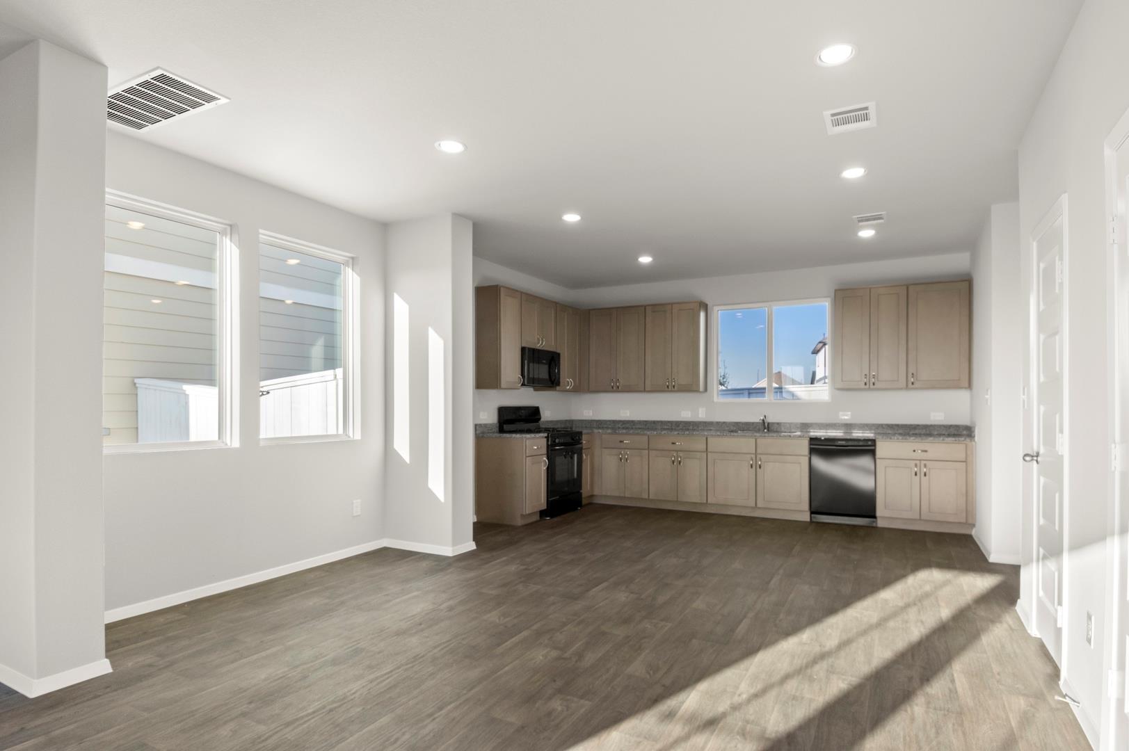 127 Summer Dr, Elgin, TX 78621