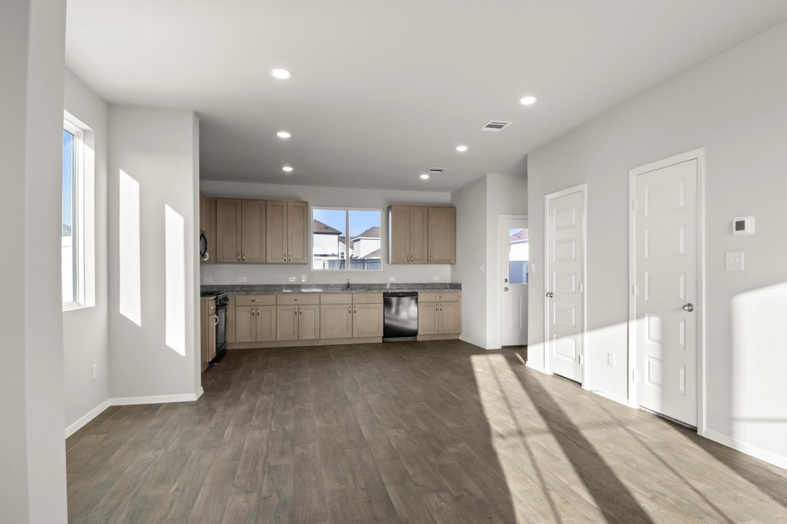 127 Summer Dr, Elgin, TX 78621