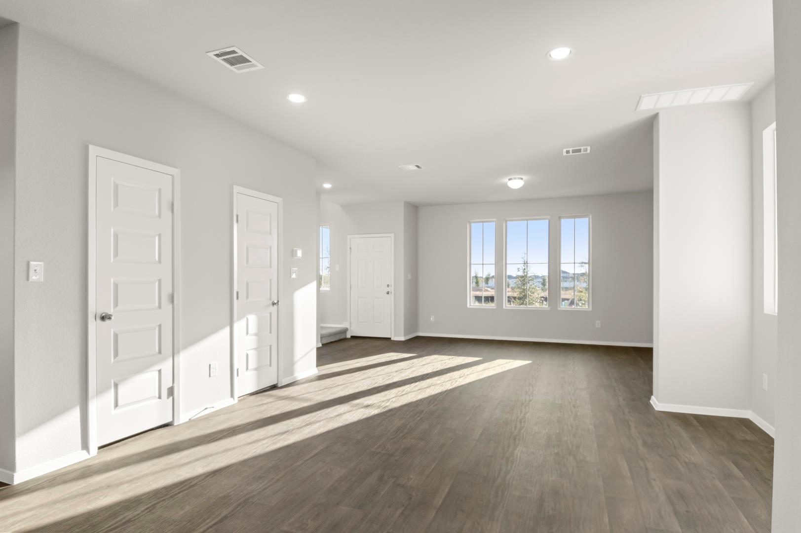 127 Summer Dr, Elgin, TX 78621