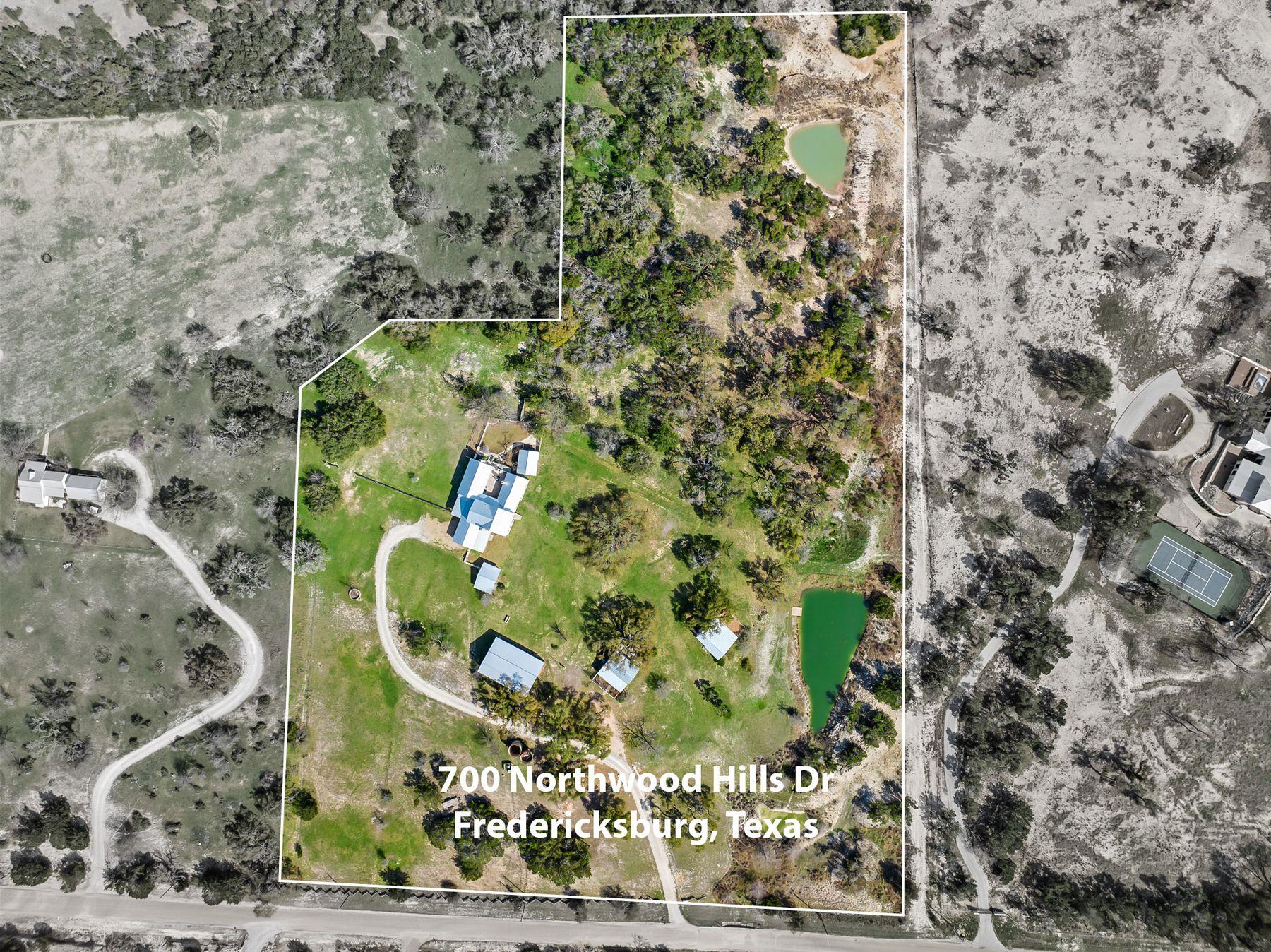 700 Northwood Hills Dr, Fredericksburg, TX 78624