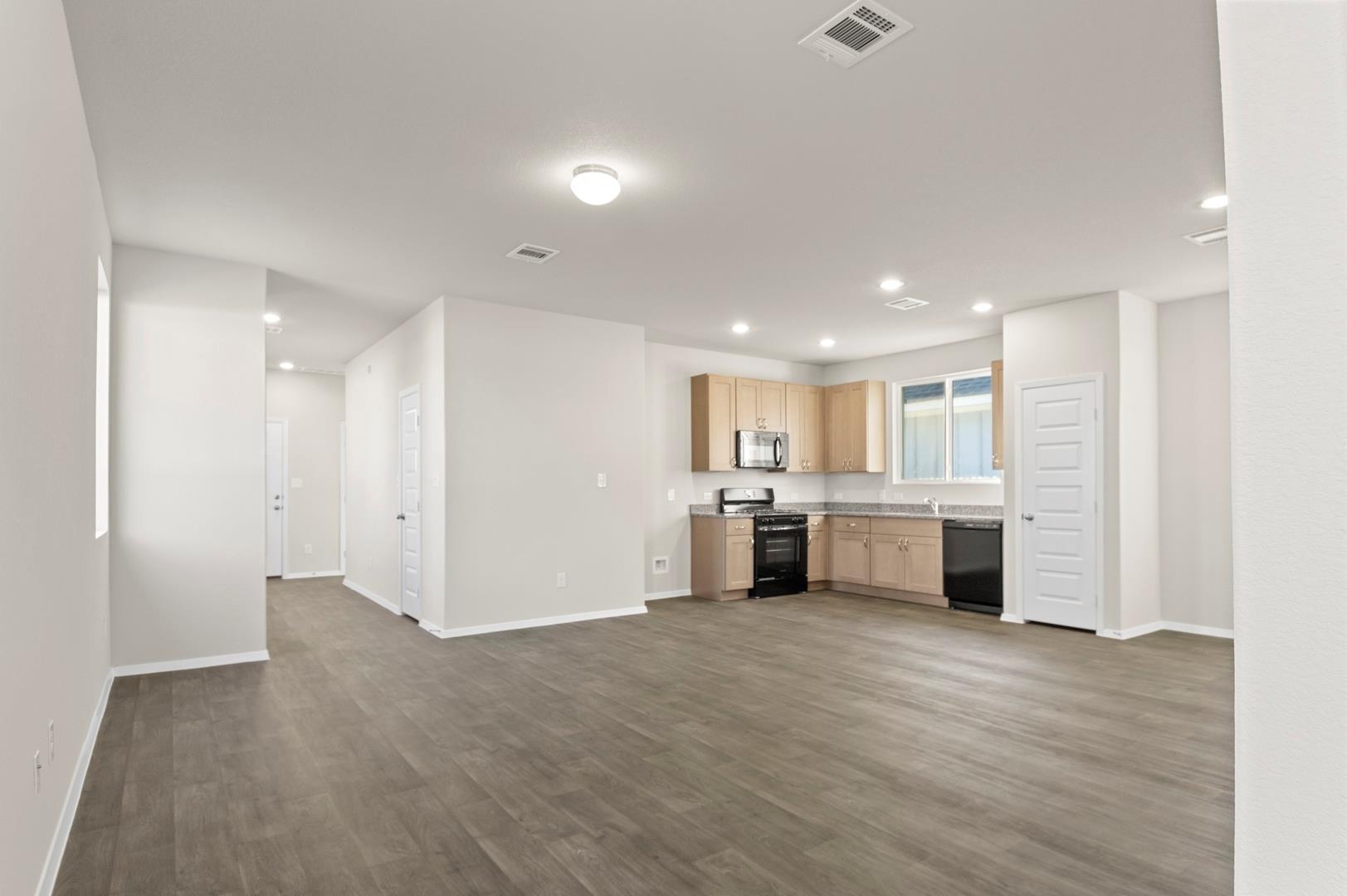 131 Summer Dr, Elgin, TX 78621