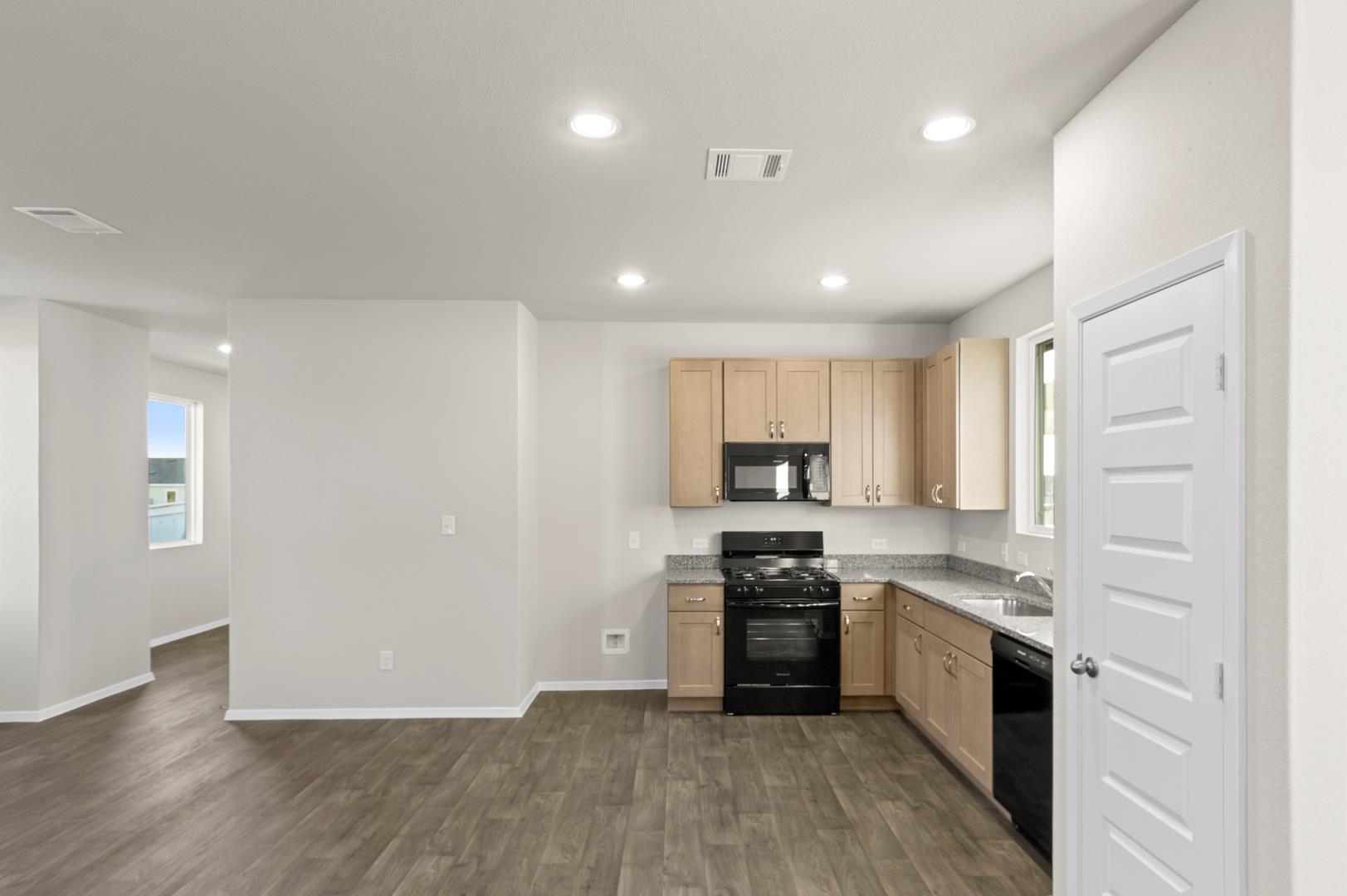 131 Summer Dr, Elgin, TX 78621