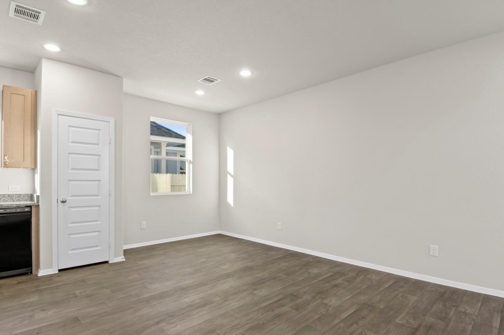 131 Summer Dr, Elgin, TX 78621