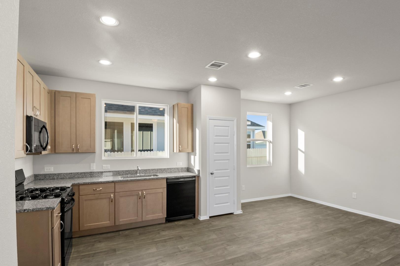 131 Summer Dr, Elgin, TX 78621