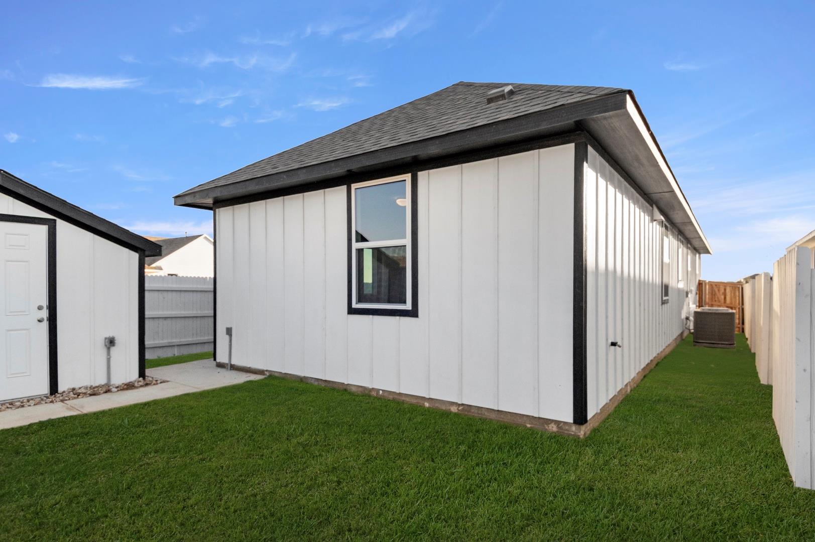 131 Summer Dr, Elgin, TX 78621