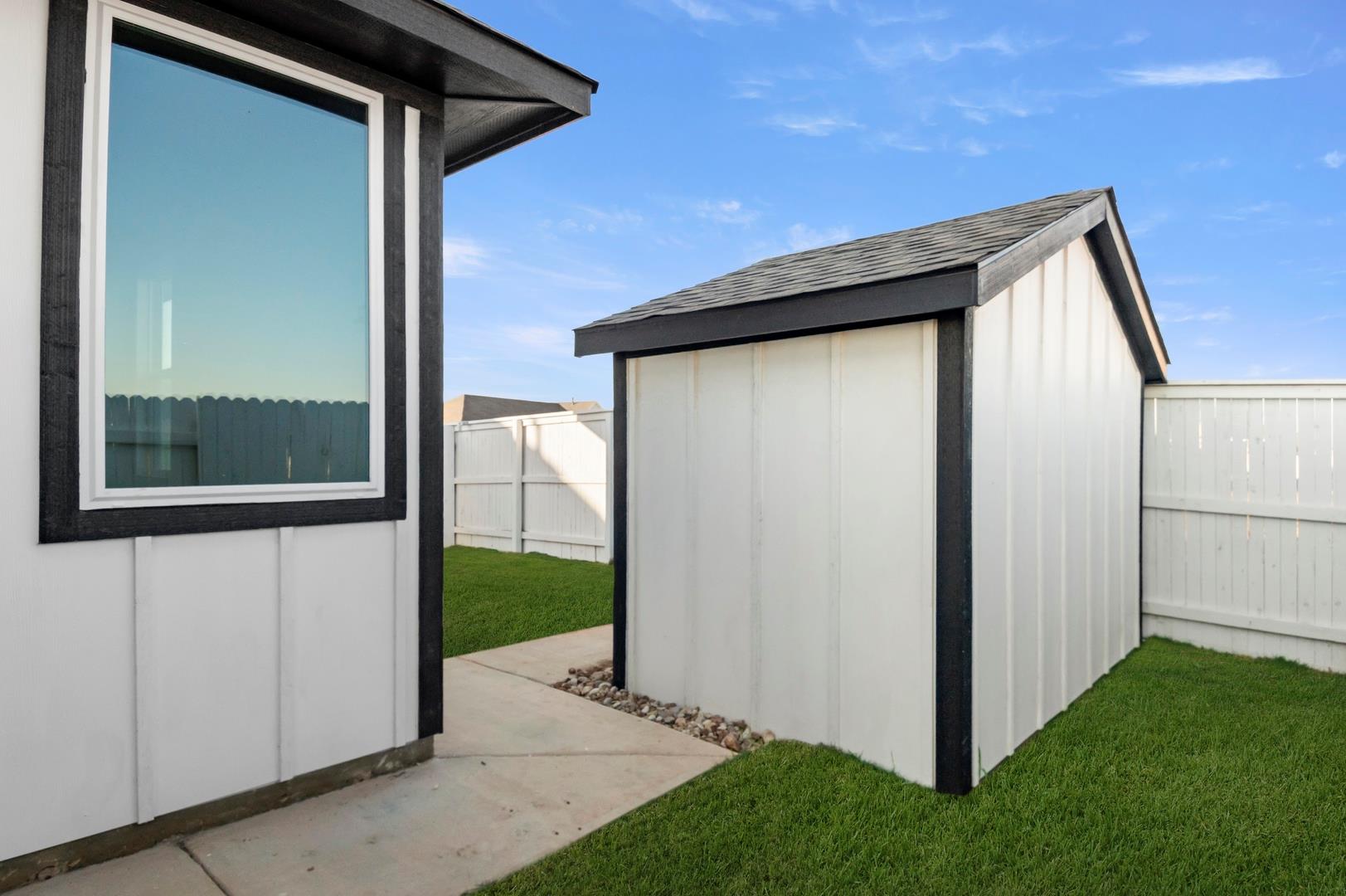 131 Summer Dr, Elgin, TX 78621