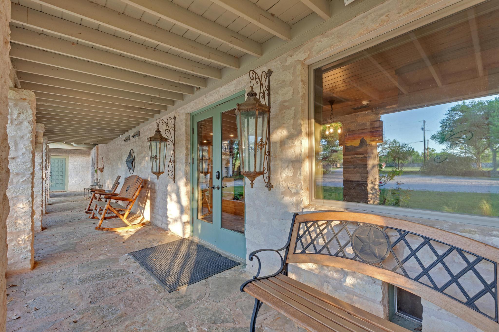 25242 Paleface Lake Dr, Spicewood, TX 78669