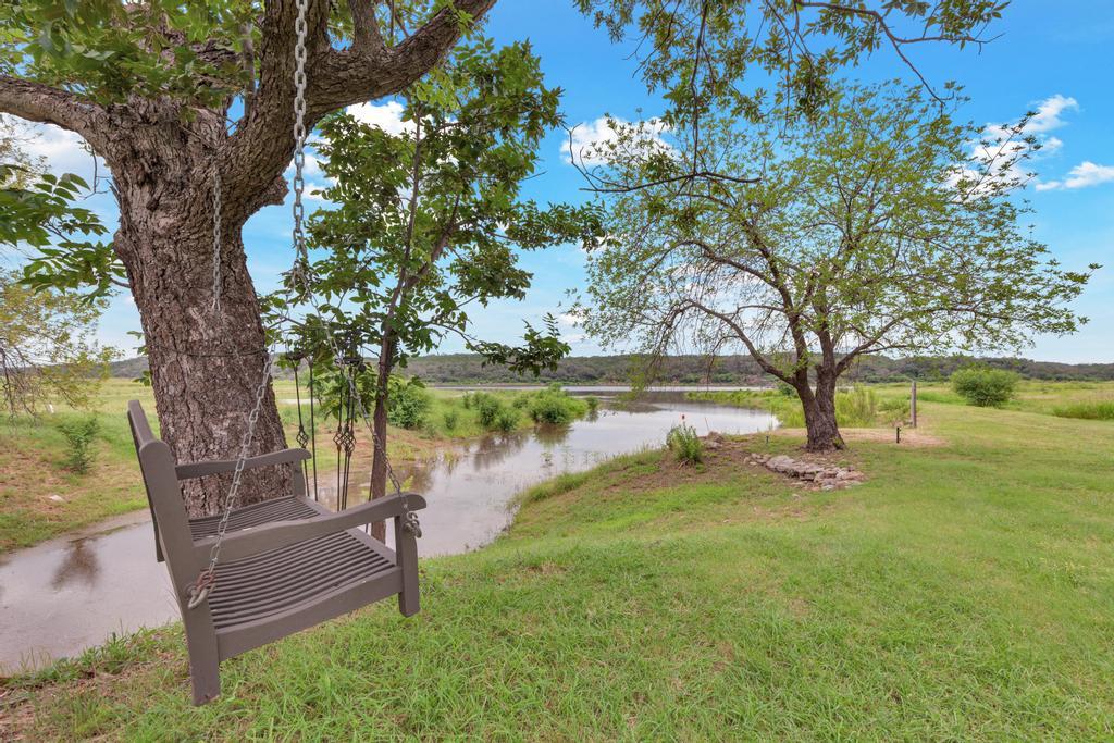 527 County Road 421A, Spicewood, TX 78669