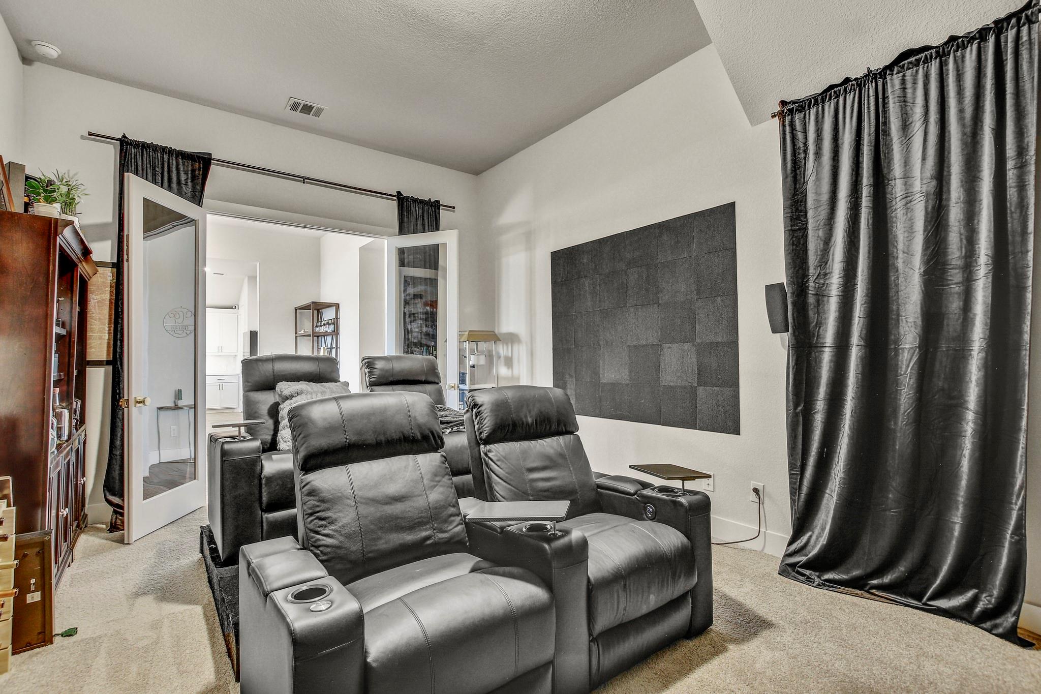 518 Bay Breeze Dr, Kyle, TX 78640