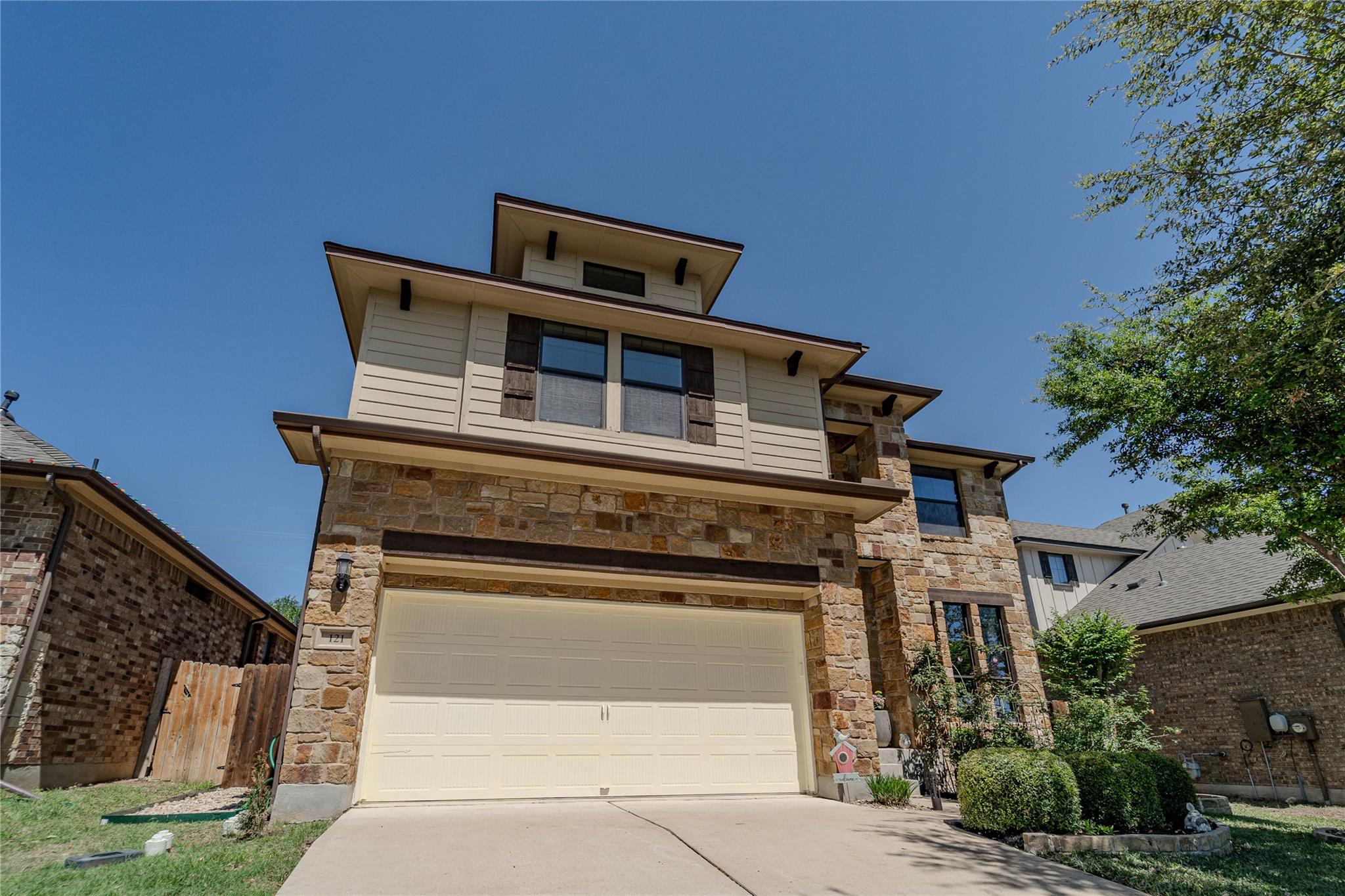 121 E Adelanta Pl, Round Rock, TX 78681