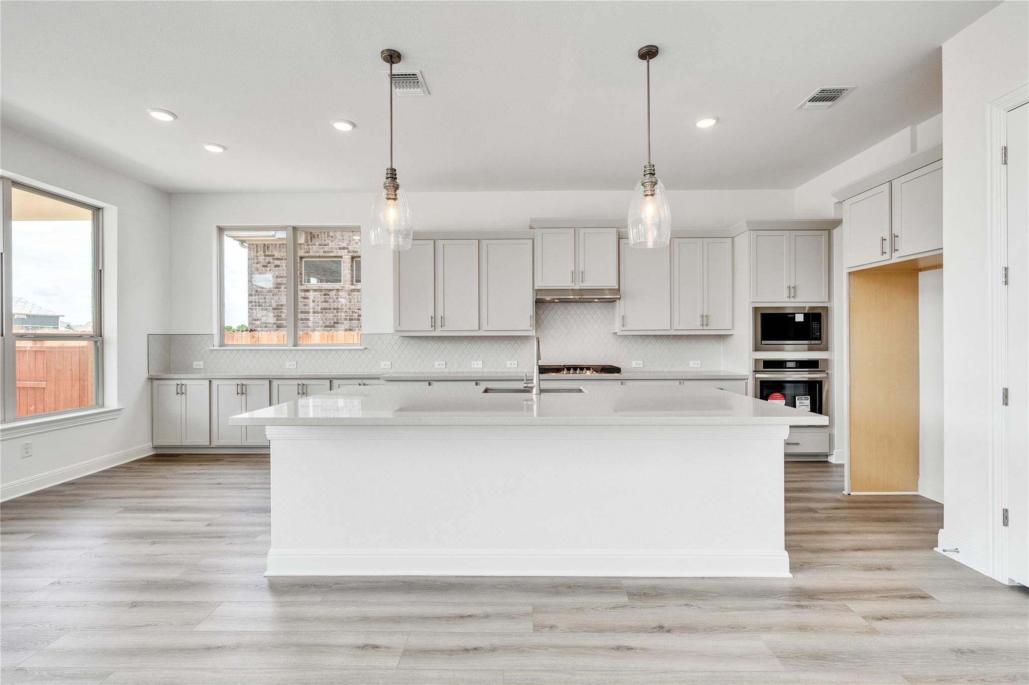 937 Sunny Ridge Dr, Leander, TX 78641