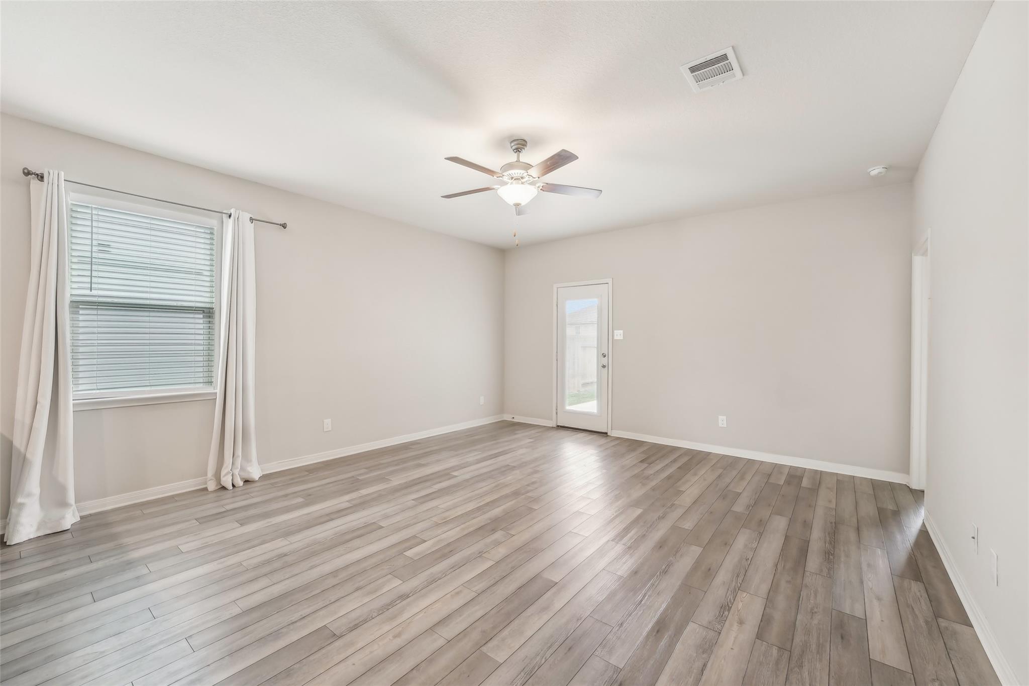 320 Freedom Park Ave, Liberty Hill, TX 78642