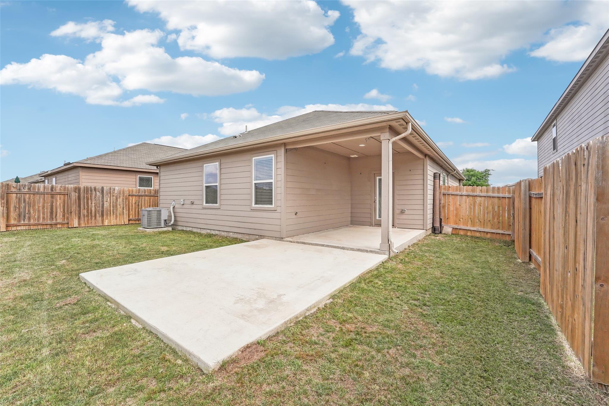 320 Freedom Park Ave, Liberty Hill, TX 78642