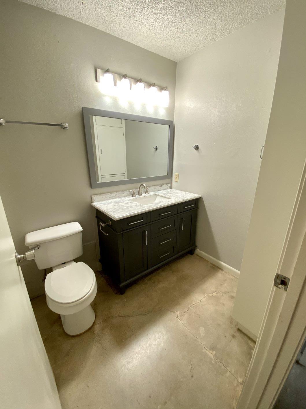 3313 S Oak Dr # B, Austin, TX 78704