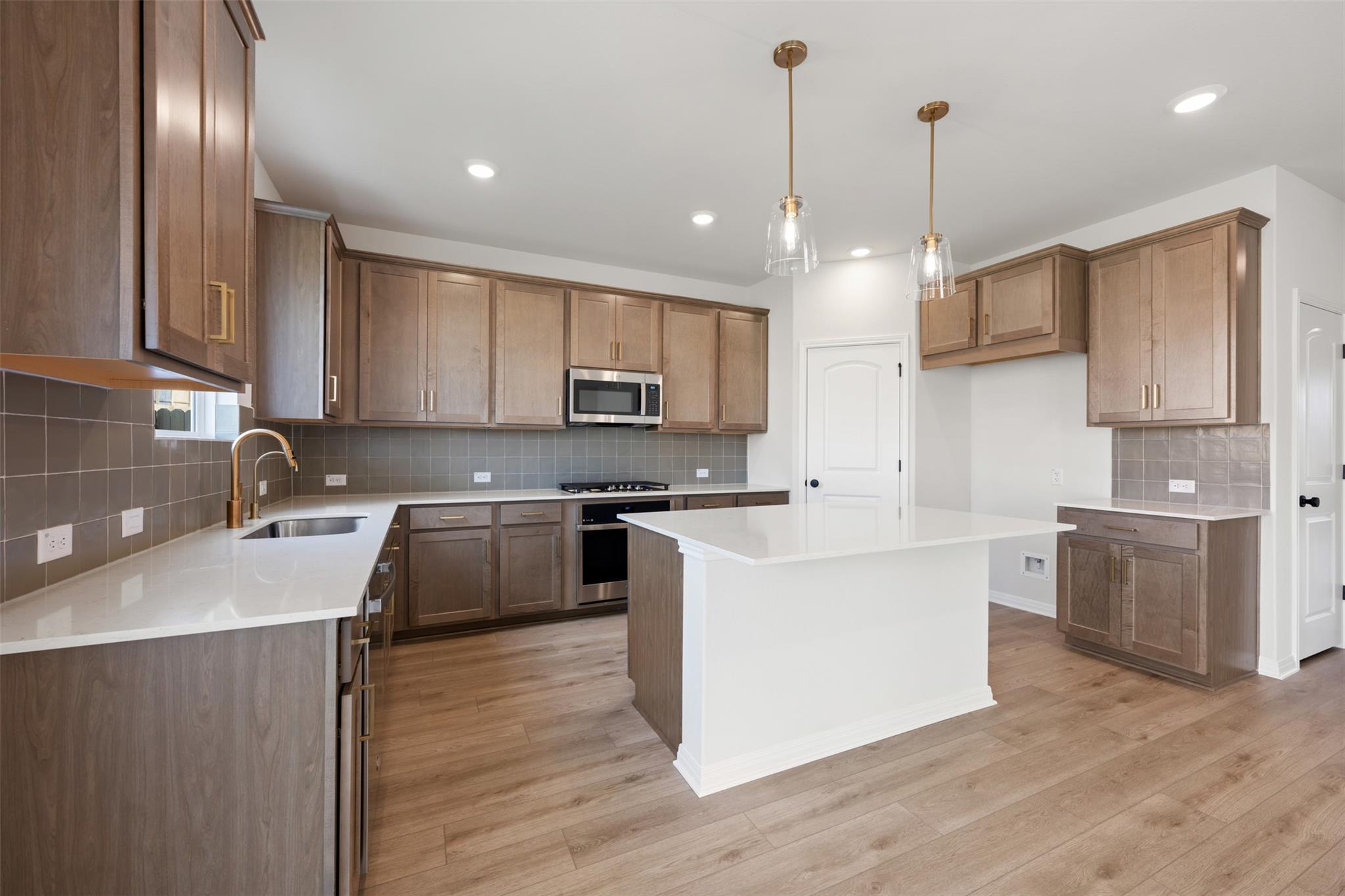 130 Brislecone Pass, Hutto, TX 78634
