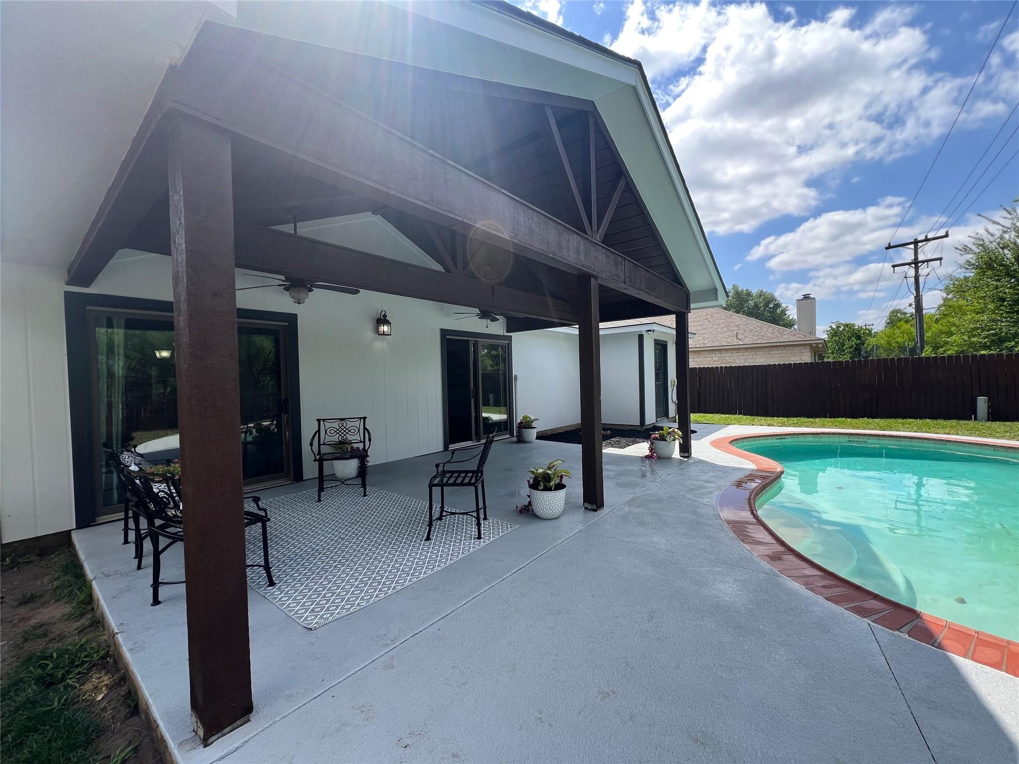 404 Patton Cv, Bastrop, TX 78602