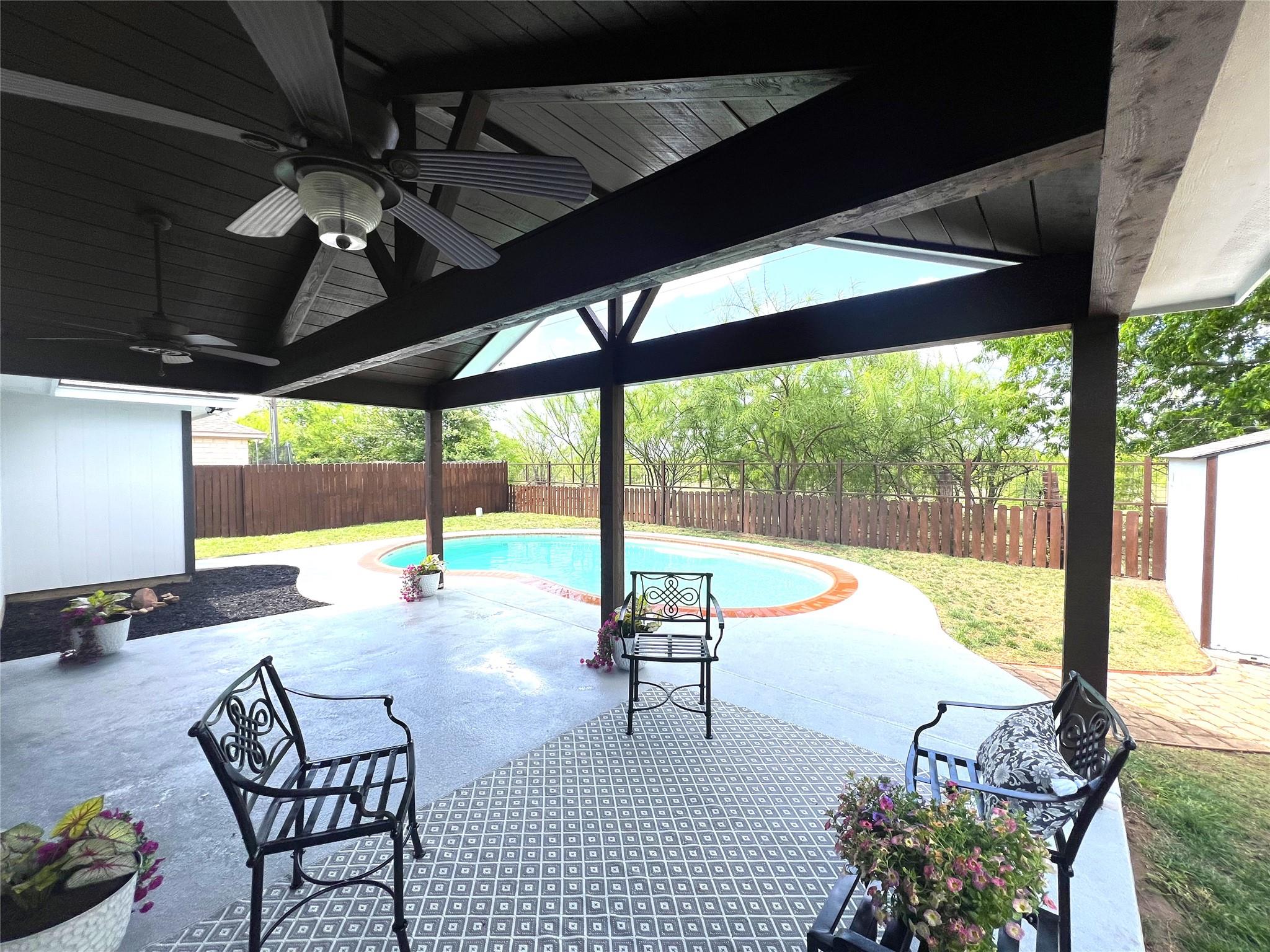 404 Patton Cv, Bastrop, TX 78602