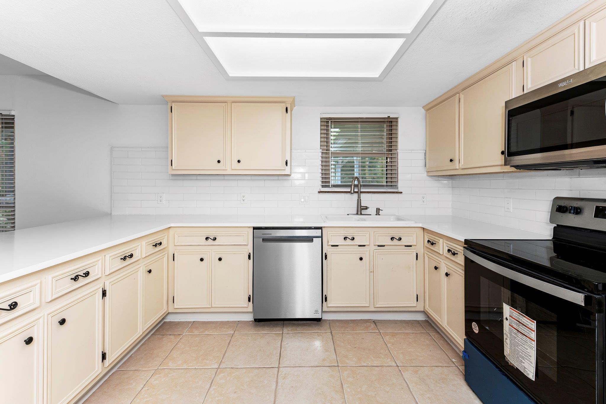 319 Matthew Cv, Bastrop, TX 78602