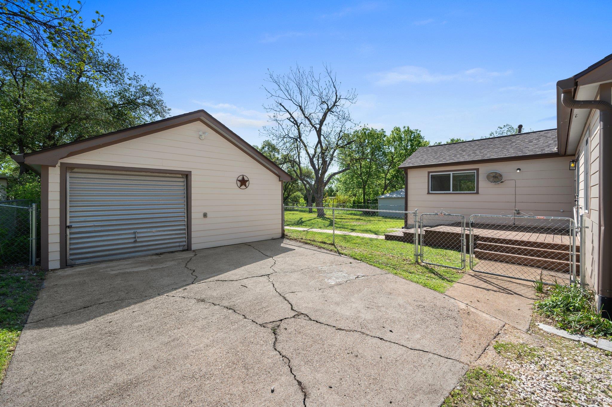 1407 Hutto Rd, Georgetown, TX 78626