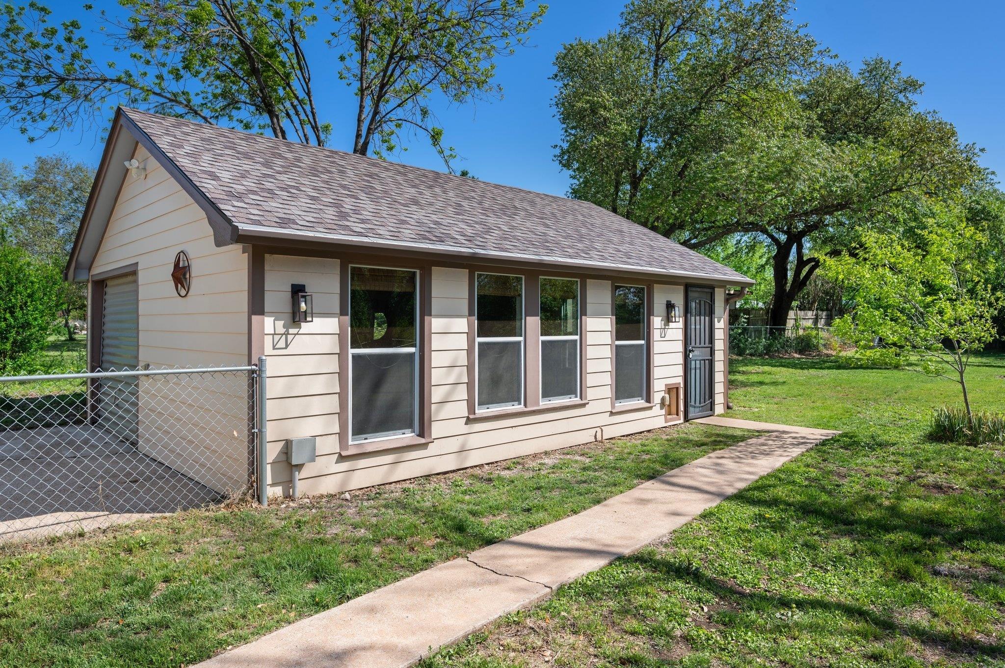 1407 Hutto Rd, Georgetown, TX 78626