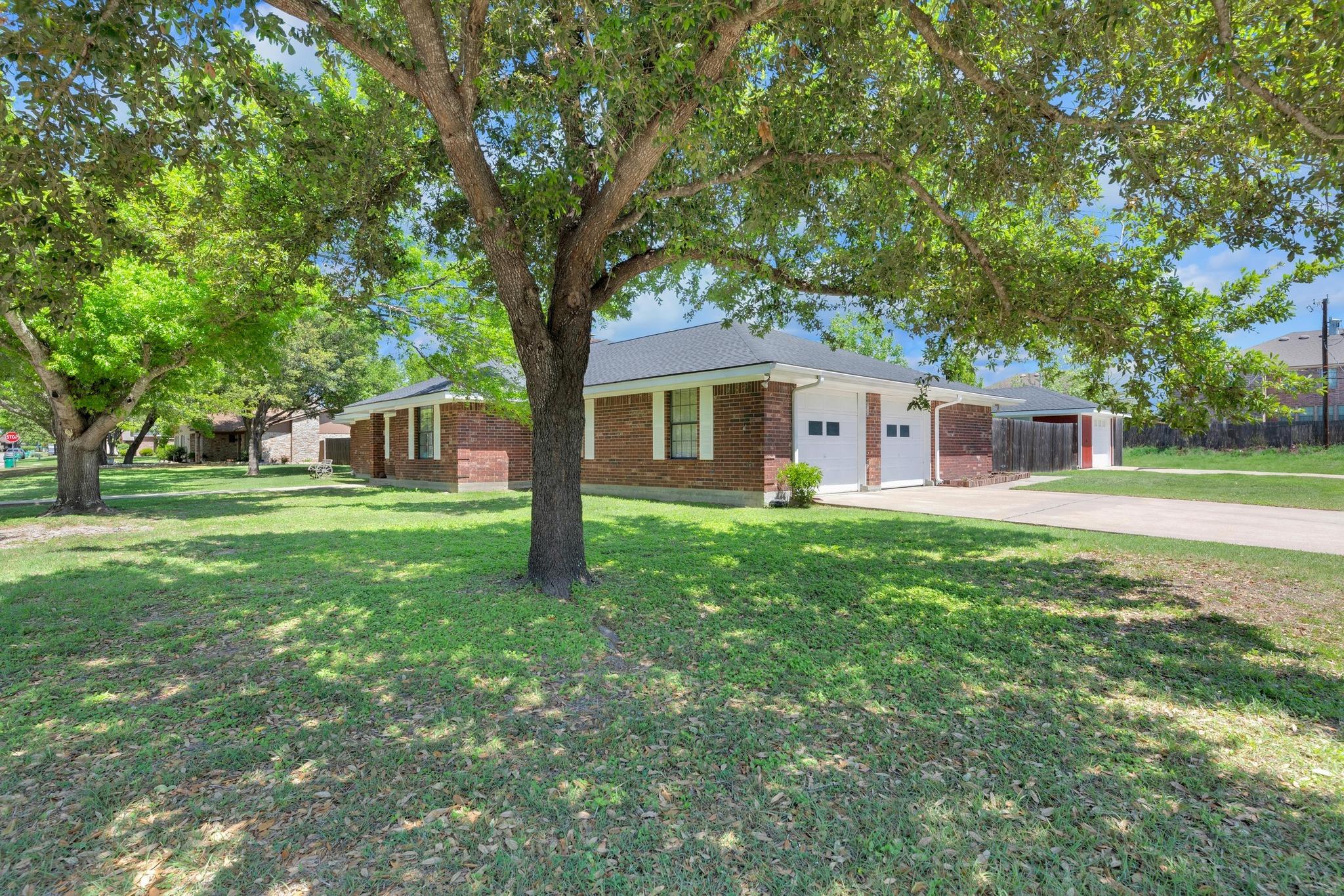 4200 Timbercrest Dr, Taylor, TX 76574