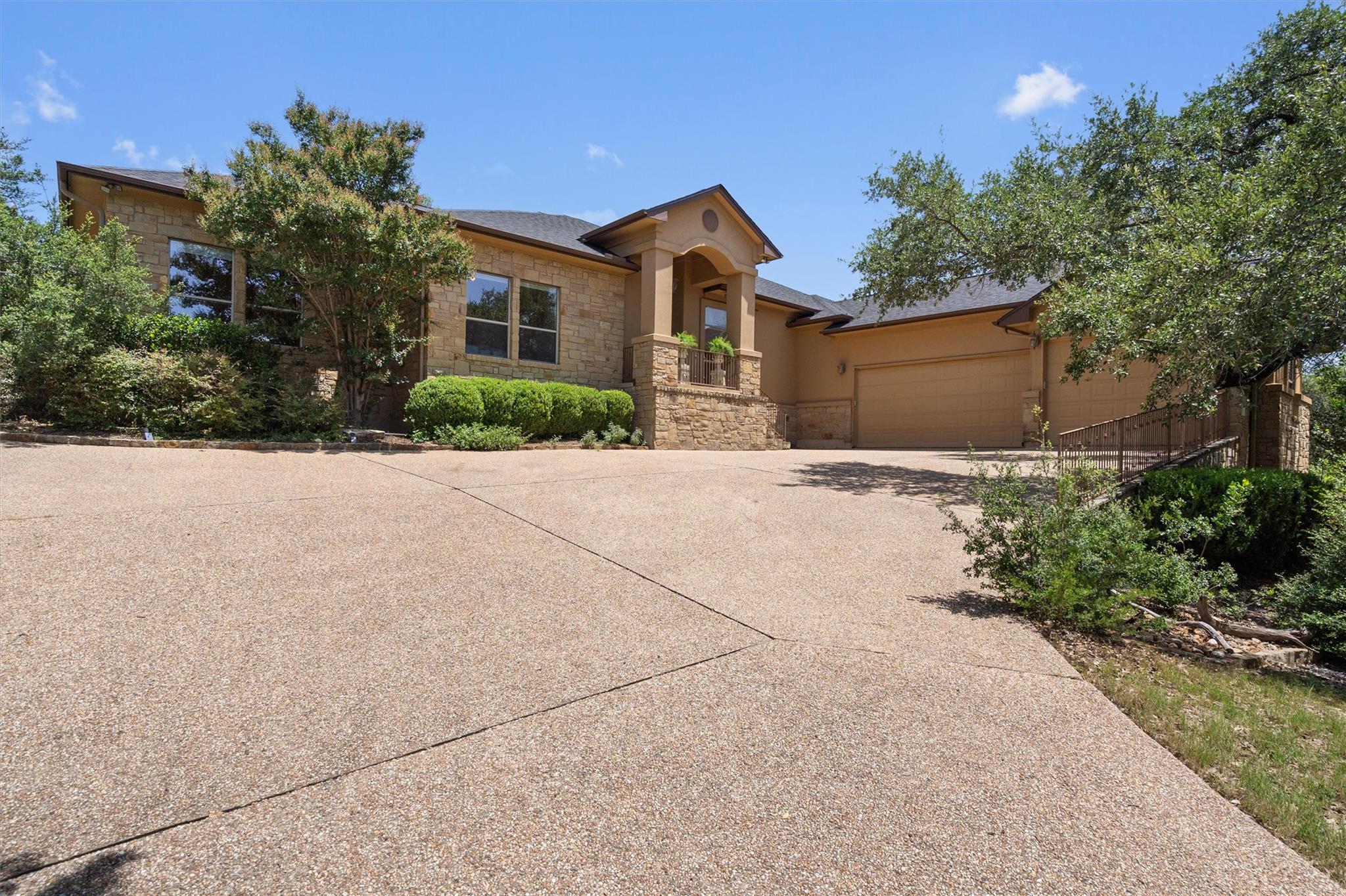 17109 Northlake Hills Dr, Jonestown, TX 78645